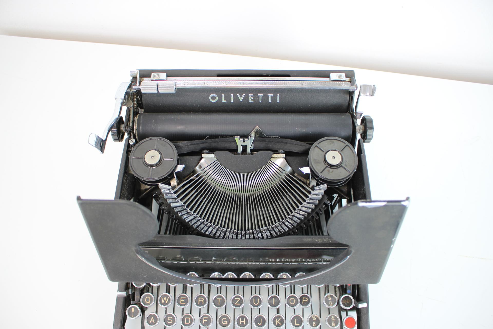  Machine à écrire/  Olivetti Studio 42, Italie, 1946 Bon état - En vente à Praha, CZ