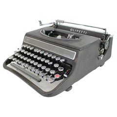  Máquina de escribir/  Olivetti Studio 42, Italia 1946