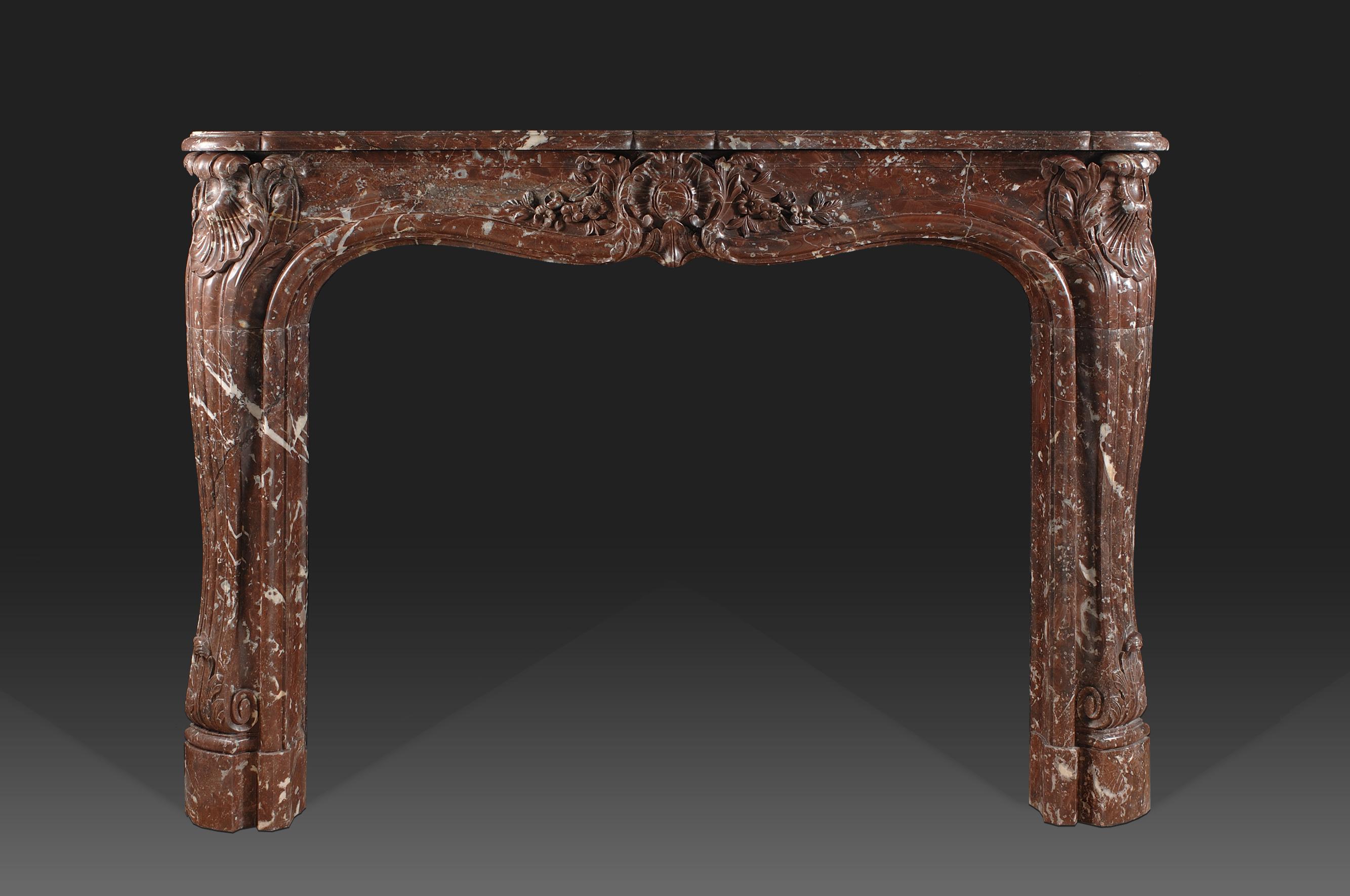 Typical 18th century Louis XV style marble fireplace model made in a old Belgium In Excellent Condition For Sale In Brussel, BE