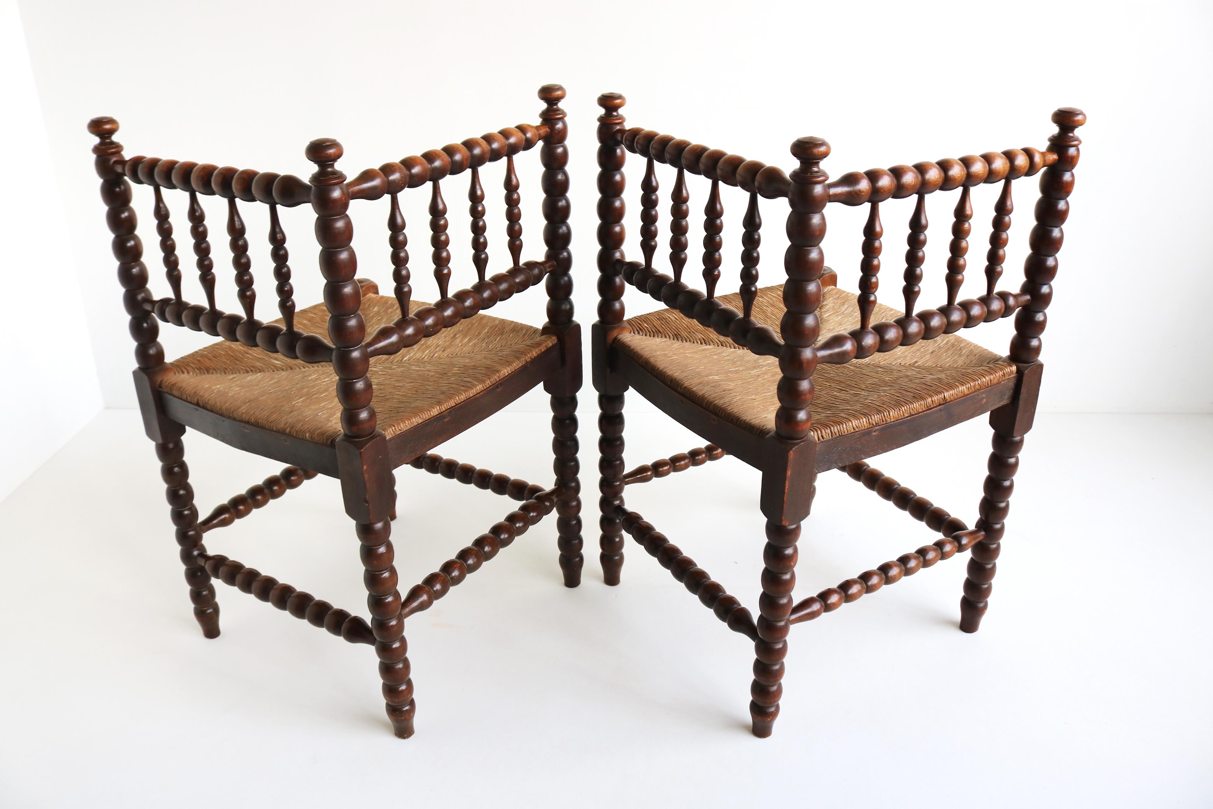 Típica Pareja Holandesa Sillas Antiguas de Bolillos de Esquina de Roble 1900 en venta 5