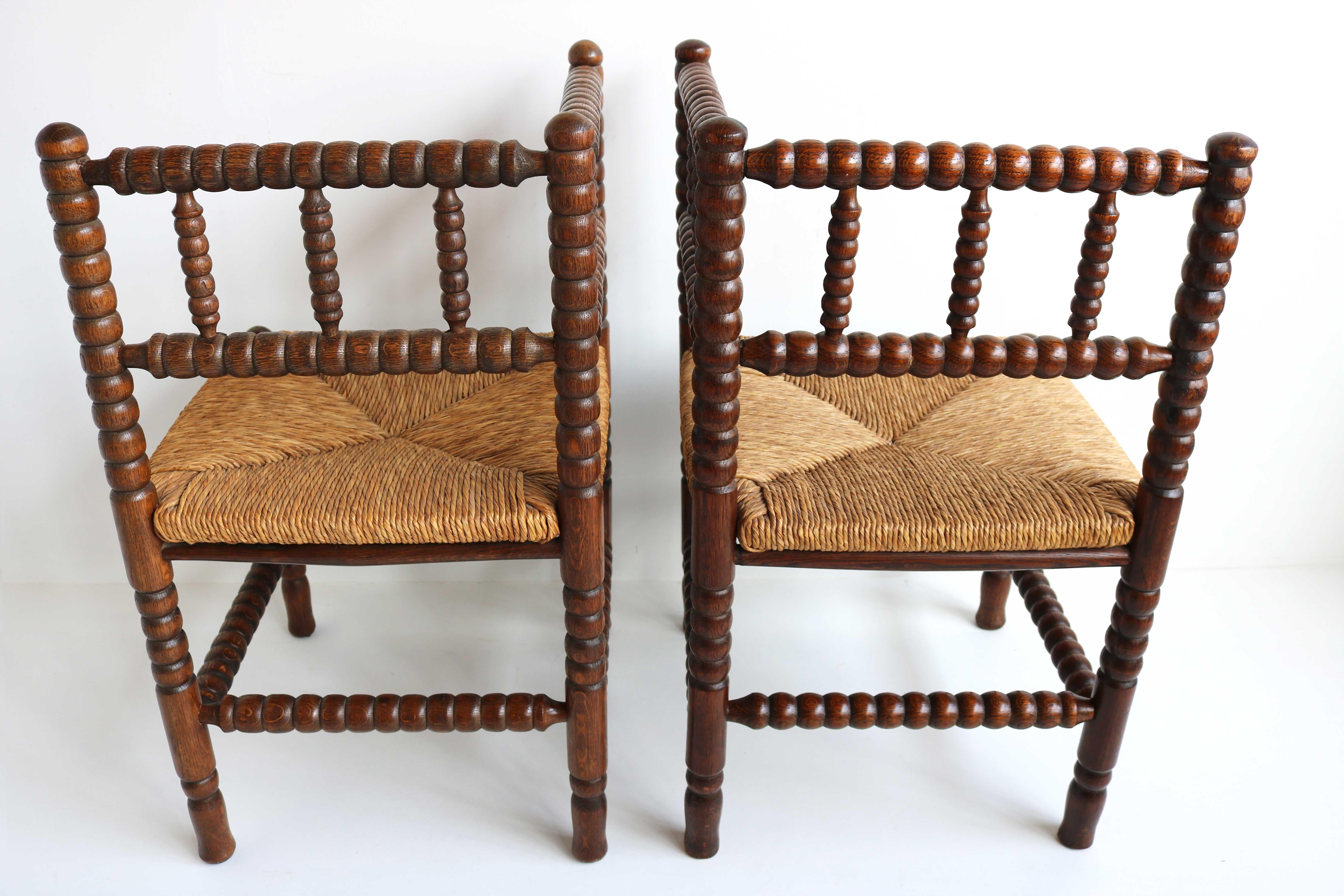 Typical Dutch Pair Antique Rush-Seat Oak Corner Bobbin Side Knitting Chairs 1900 In Good Condition In Ijzendijke, NL