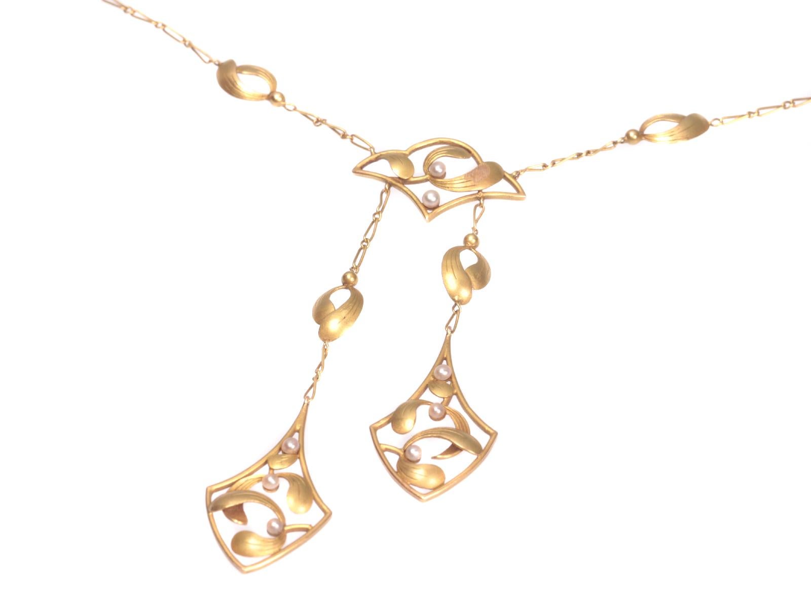 mistletoe necklace