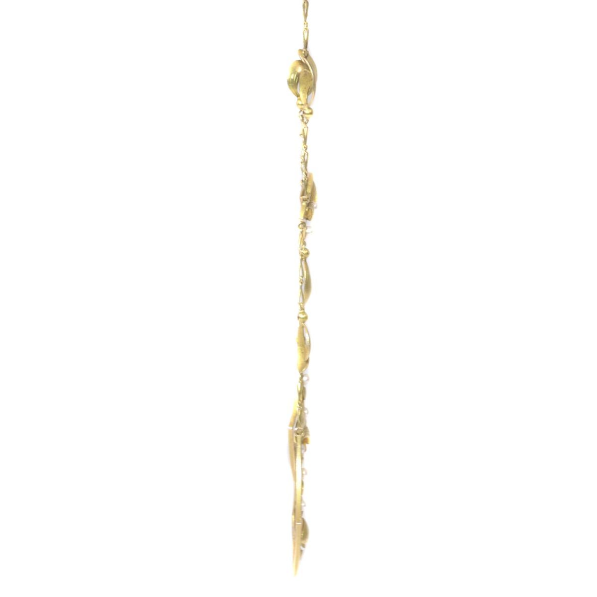 Typical Strong Design Art Nouveau Gold Necklace with Mistletoe Motive, 1900s For Sale 1