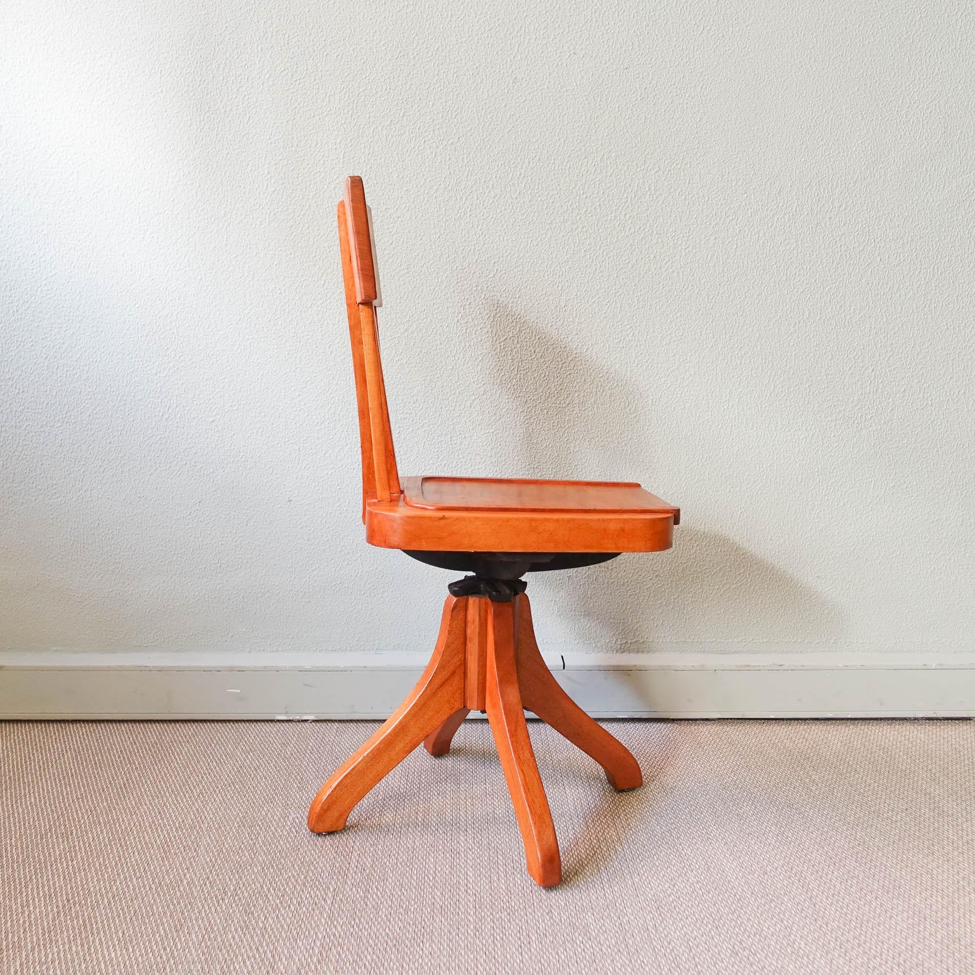 Mid-20th Century Typist Chair, Model Simples, by Móveis Olaio, 1940's For Sale
