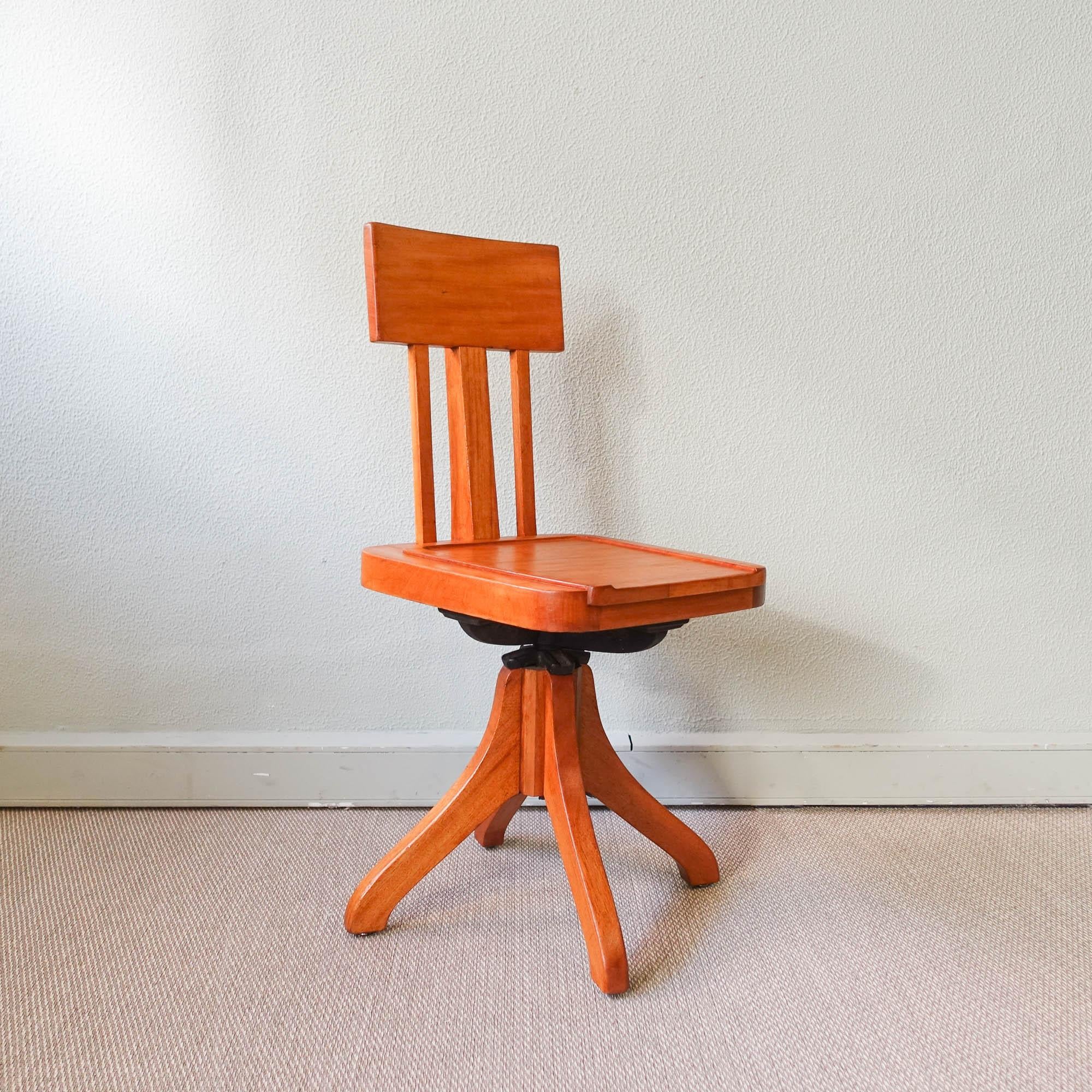Beech Typist Chair, Model Simples, by Móveis Olaio, 1940's For Sale
