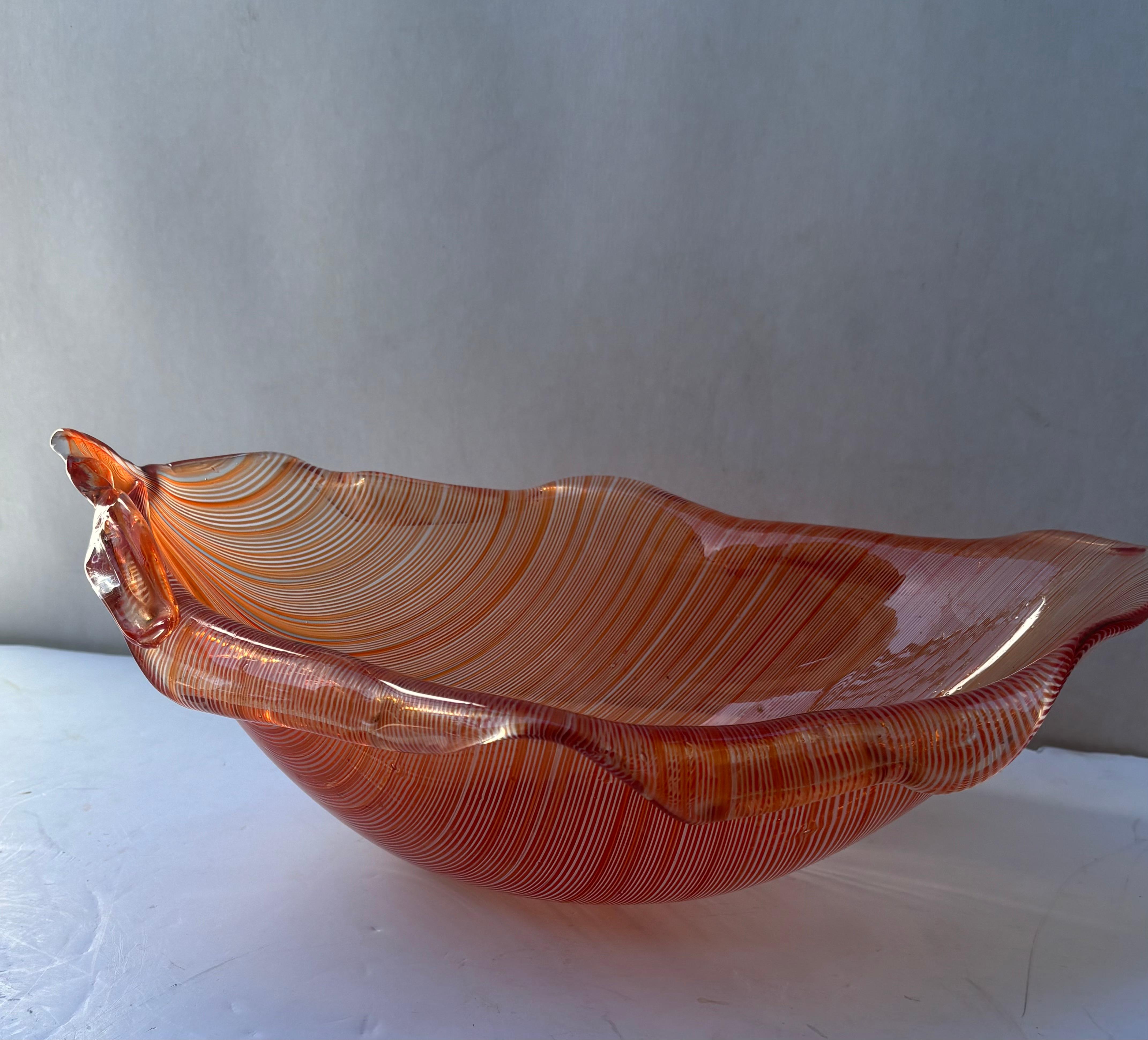 Vetro di Murano Tyra Lundgren attb Filigrana di vetro di Murano  ciotola Foglia - forma . in vendita