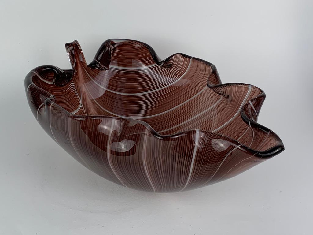 Tyra Lundgren for Venini Murano Mid Century Blown Glass Bowl Big Leaf For Sale 4