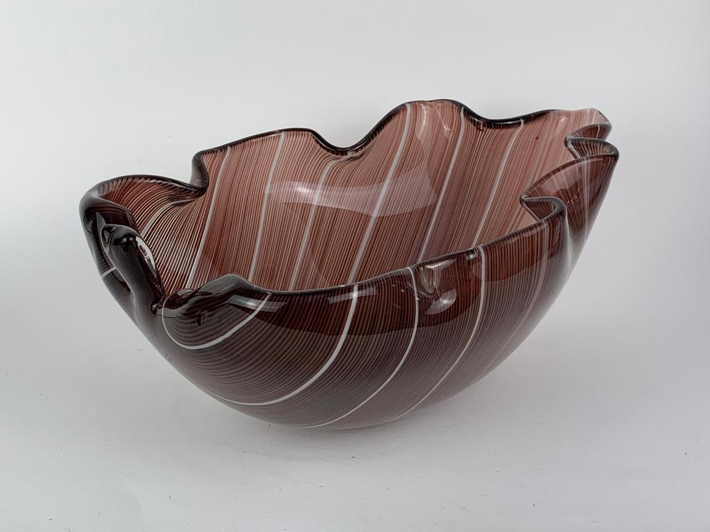 Tyra Lundgren for Venini Murano Mid Century Blown Glass Bowl Big Leaf For Sale 6