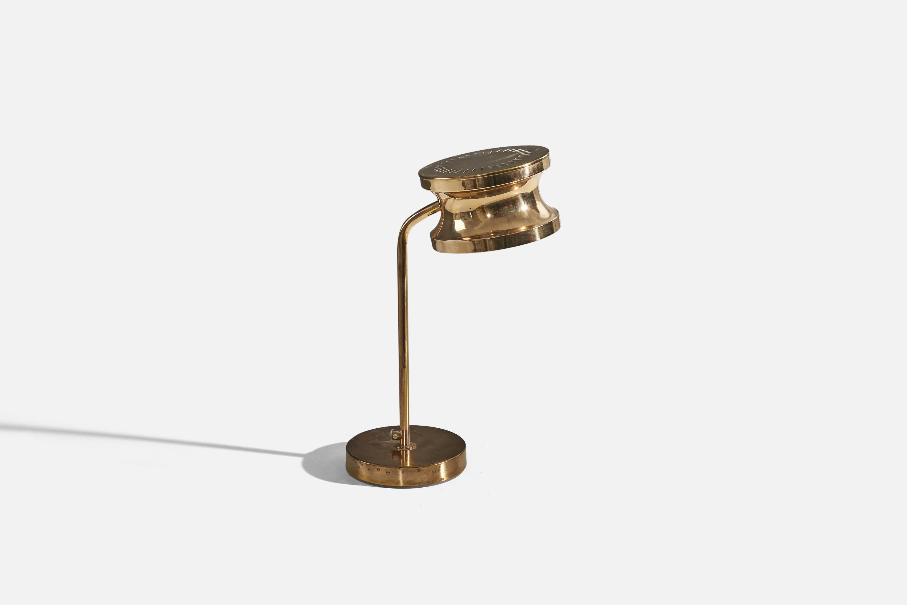 A brass table lamp designed and produced by Tyringe Konsthantverk, Sweden, 1970s.


 