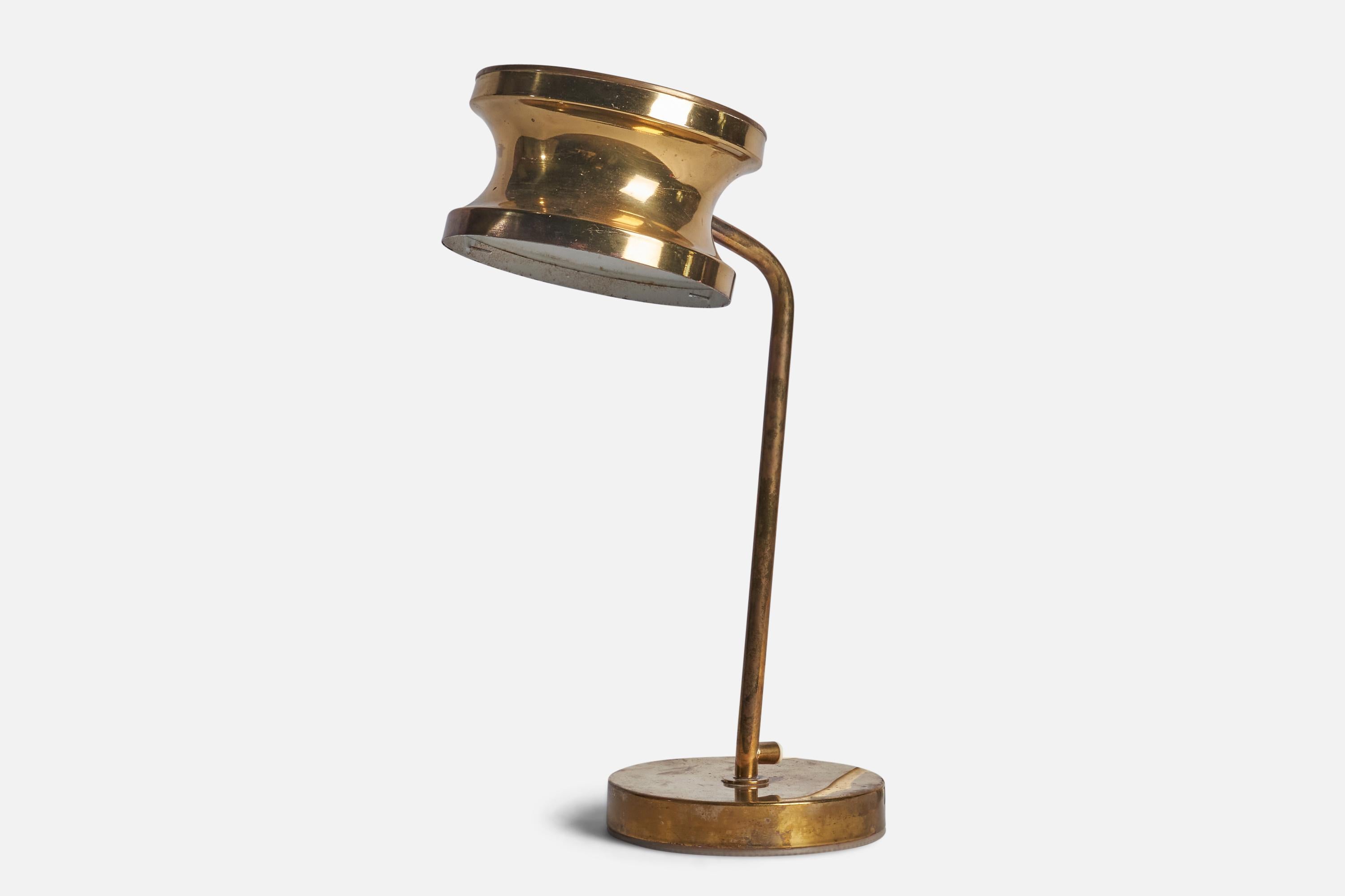 A brass table lamp designed and produced by Tyringe Konsthantverk, Sweden, c. 1970s.
Overall Dimensions (inches): 16.5” H x 8