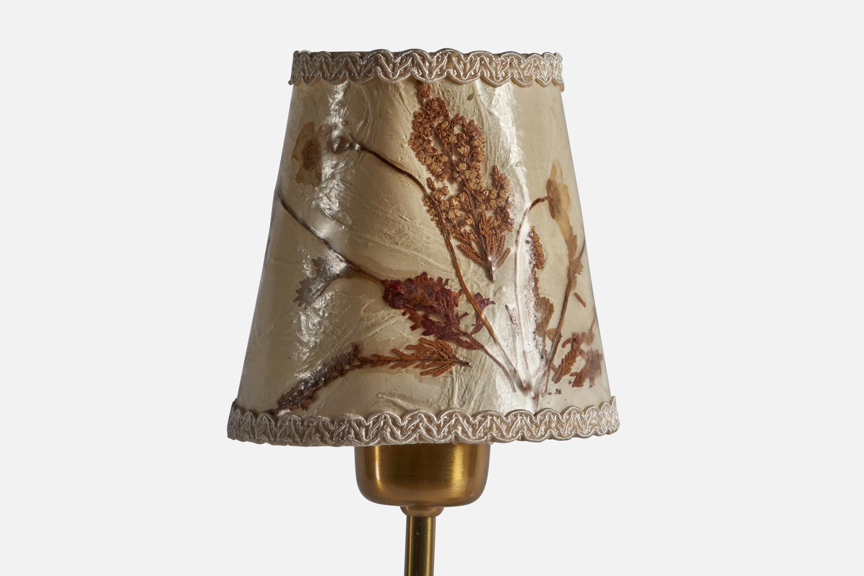 Tyringe Konsthantverk, Table Lamps, Brass, Paper, Sweden, 1950s In Good Condition For Sale In High Point, NC