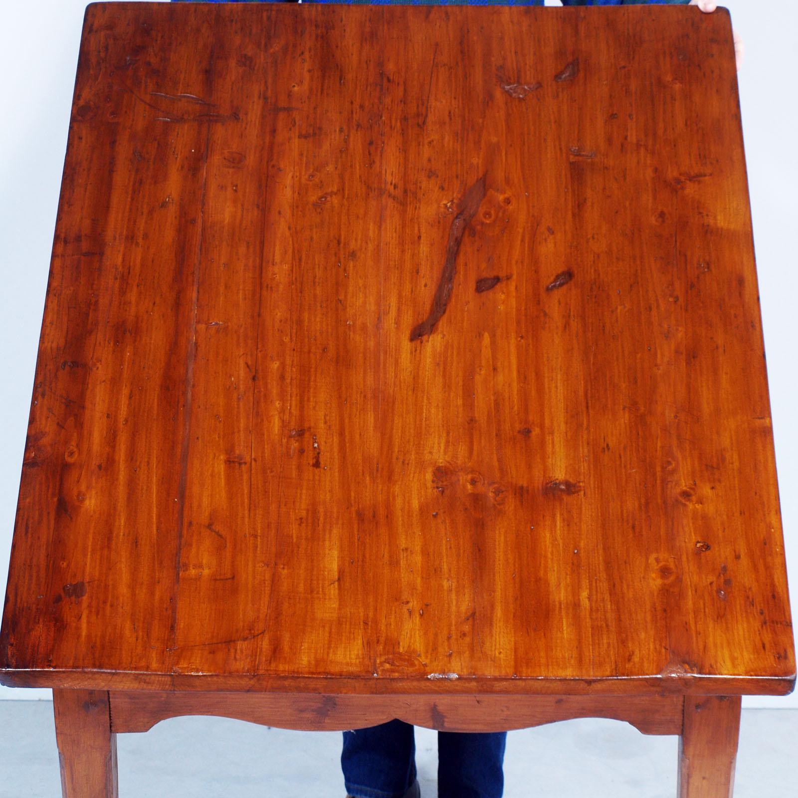 Tyrolean Square Table in Solid Larch Rustic Mountain Style Art Deco, 1920s In Good Condition For Sale In Vigonza, Padua