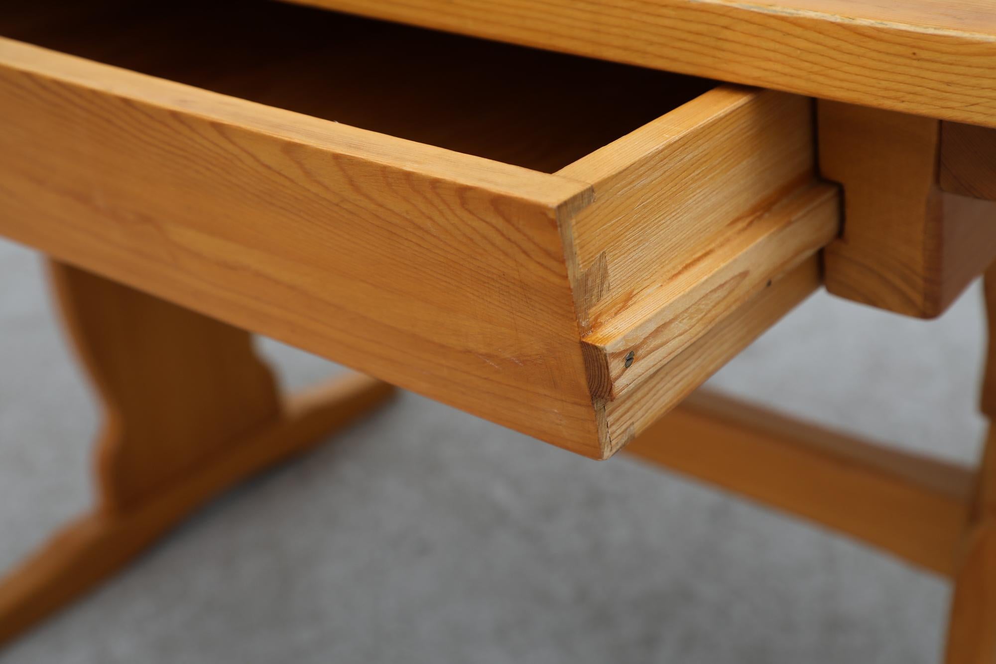 Tiroler Stil verziert Kiefer Schreibtisch oder Tisch mit Locking Schublade aus Österreich im Angebot 9