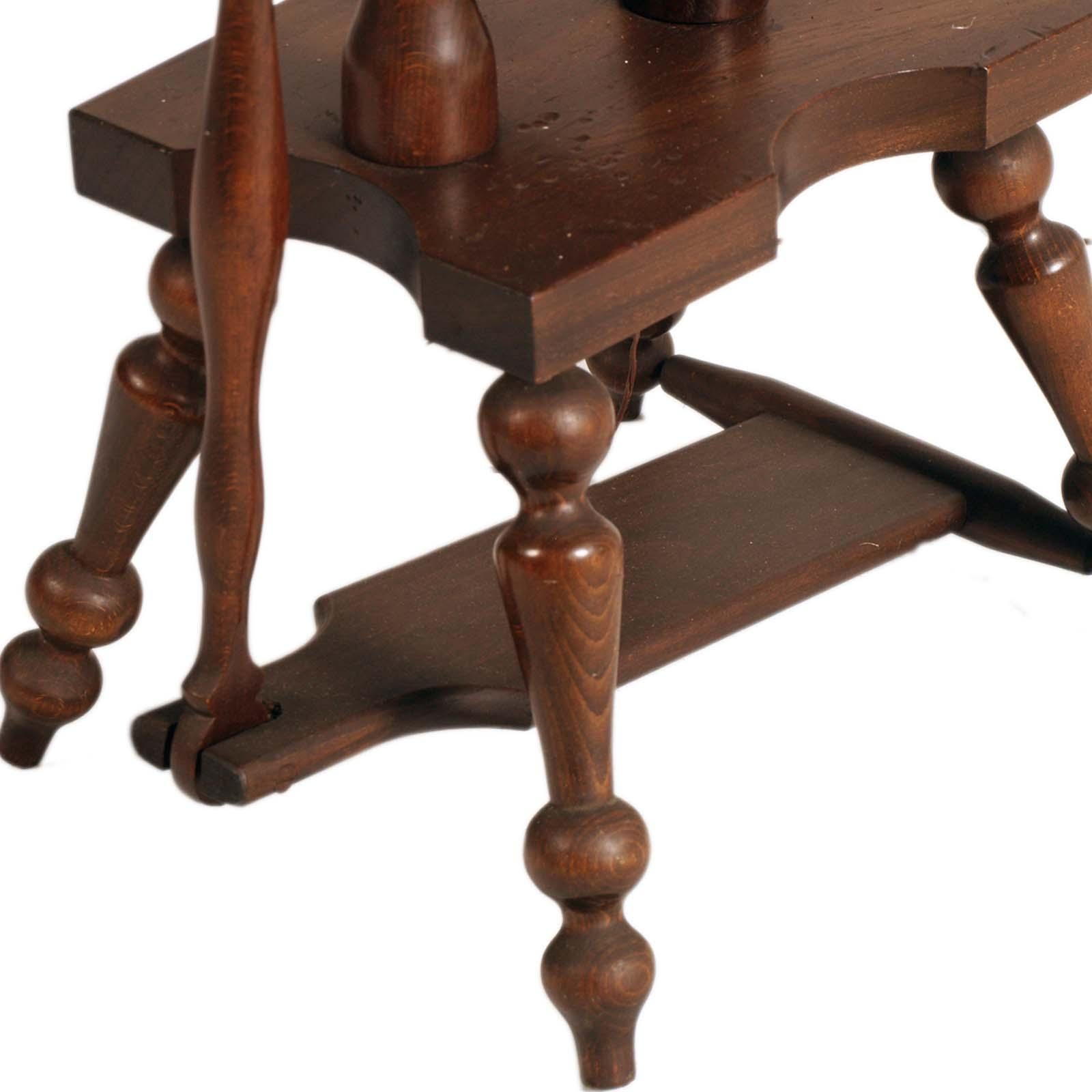 Lámpara de pie de madera tirolesa con rueda giratoria, Siglo XIX Mid-18th Century en venta