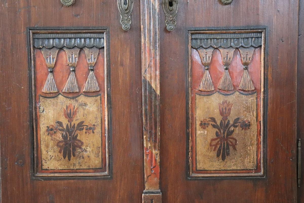 Tyrolen Antique Wardrobe with Secrets, Hand Painted Pine Wood dated 1828 In Good Condition For Sale In Casale Monferrato, IT