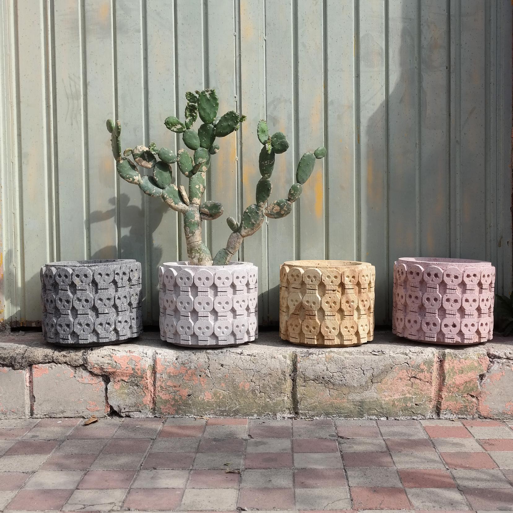 Tzom planters are inspired by the tzompantli, a type of wall built across different cultures during the Pre-Columbian period. These walls would be covered in carved (or often real) skulls and provide protection to sacred sites.
Cantera is a type of