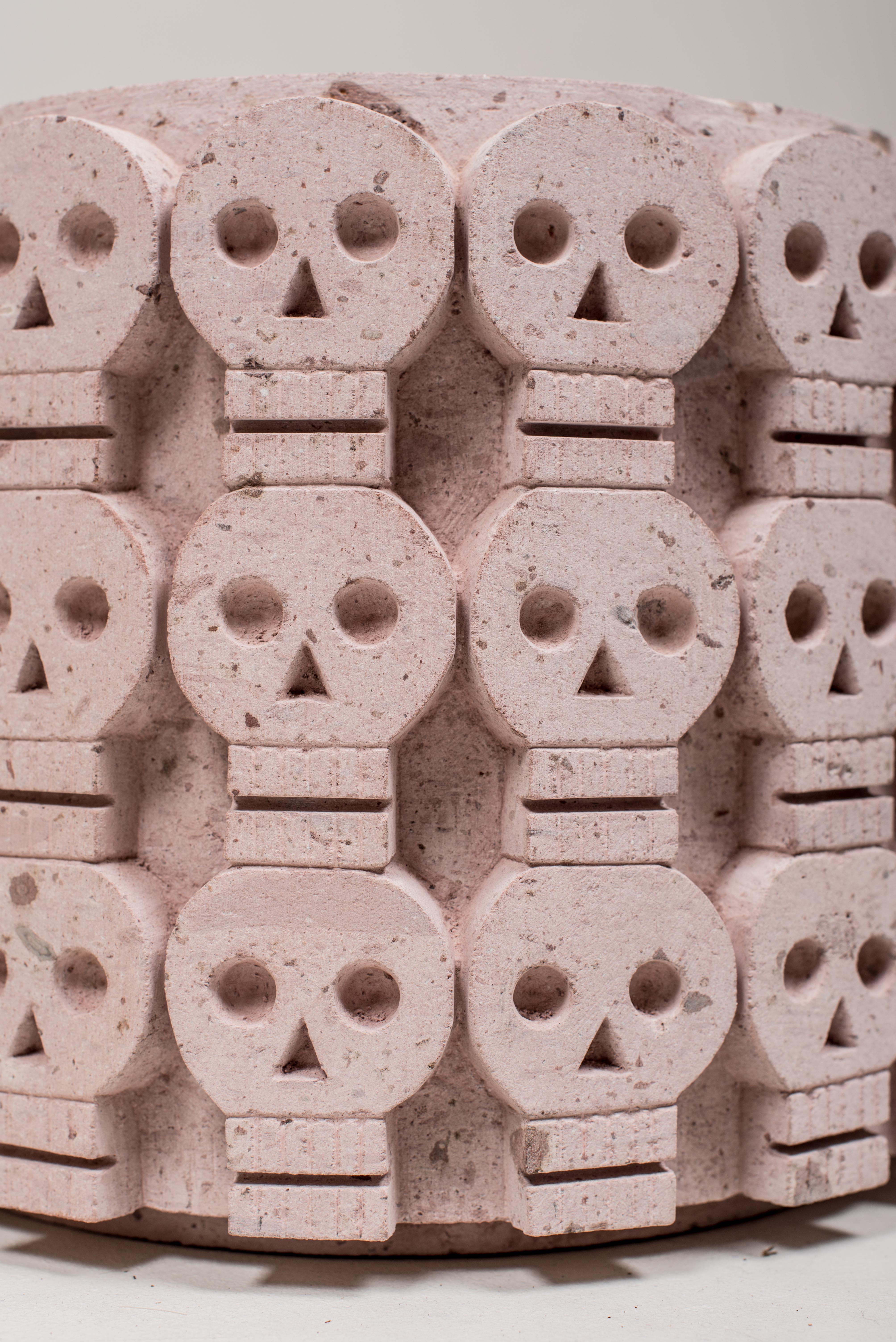 Tzom – geschnitzter Korallenpflanzgefäß aus Stein mit Schädel aus Jalisco, Mexiko im Zustand „Neu“ im Angebot in Guadalajara, MX