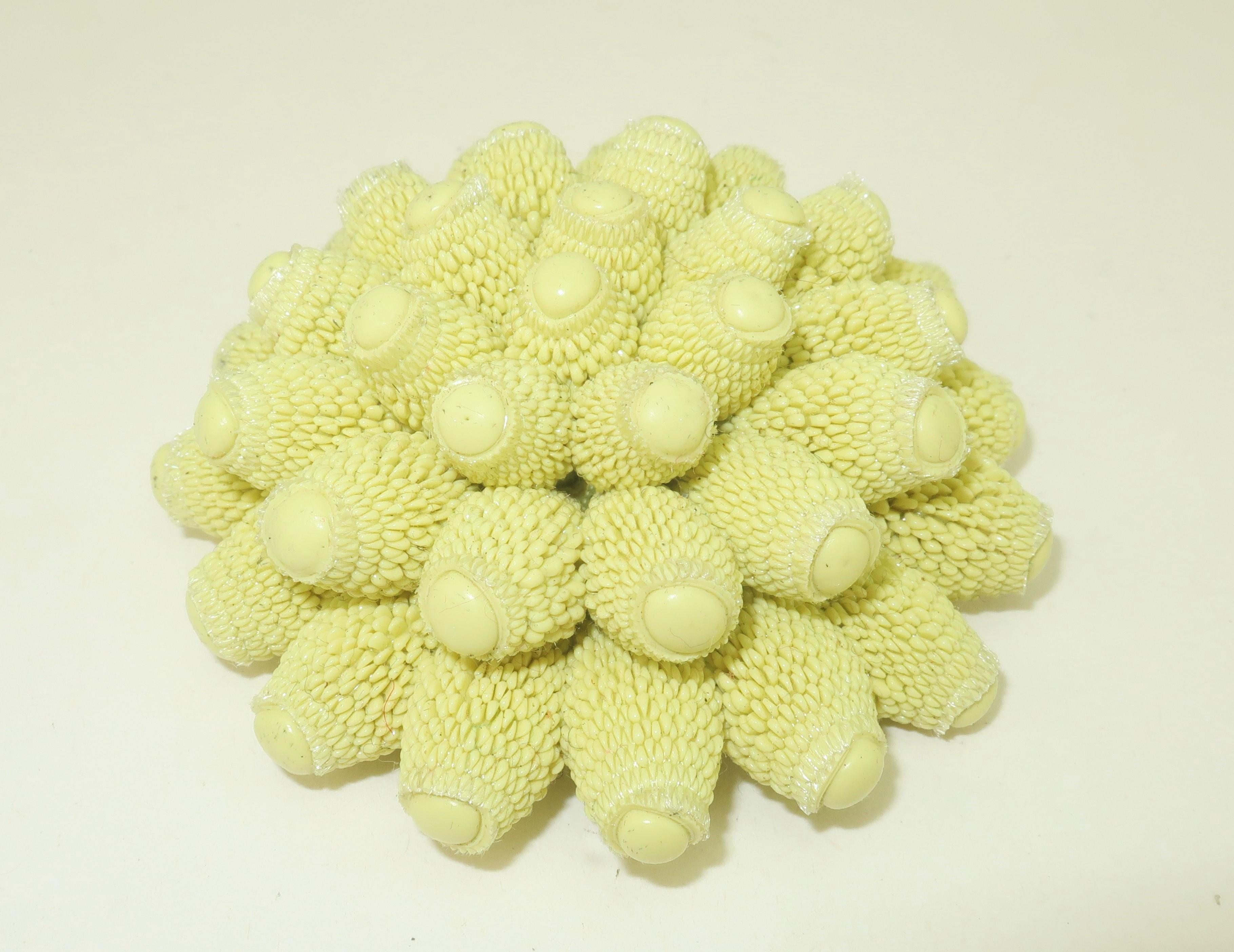TZURI GUETA Paris Broche 'Boule' en silicone Bon état - En vente à Atlanta, GA