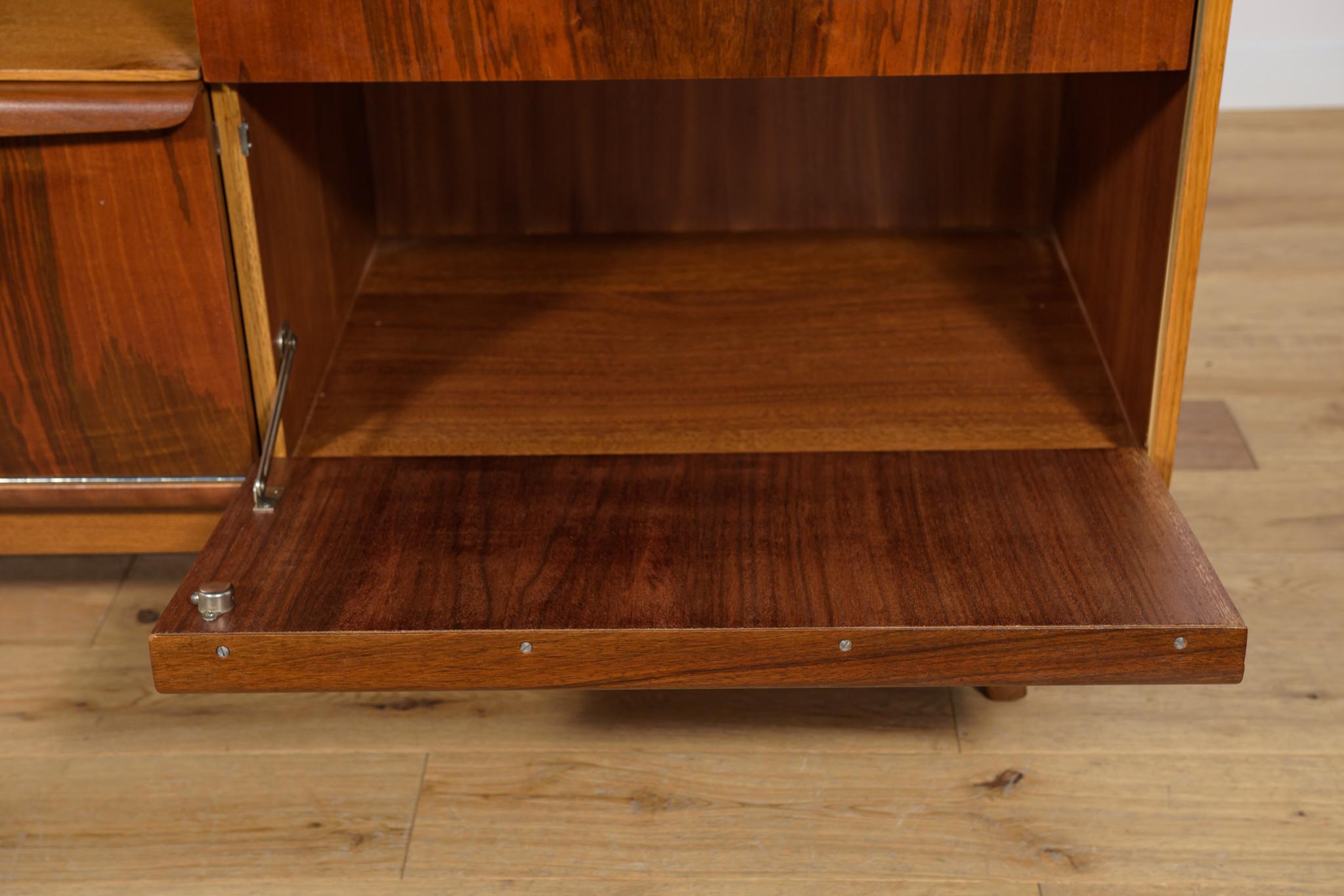 U-372/386 Sideboard by Hubert Nepožitek & Bohumil Landsman from Jitona. For Sale 2