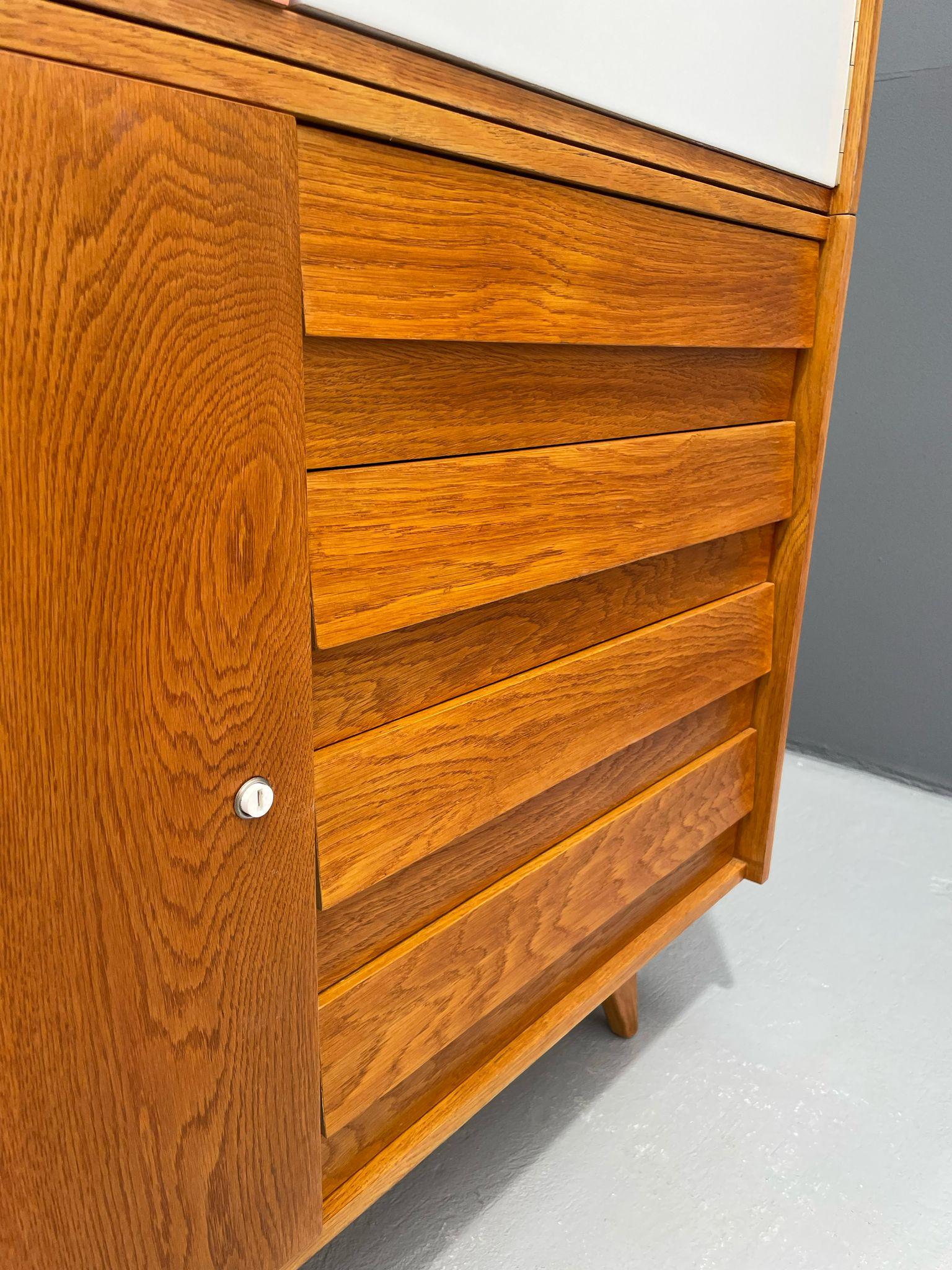 U-450 Cabinet in Oak by Jiří Jiroutek for Interiér Praha, Czechoslovakia, 1960s For Sale 4