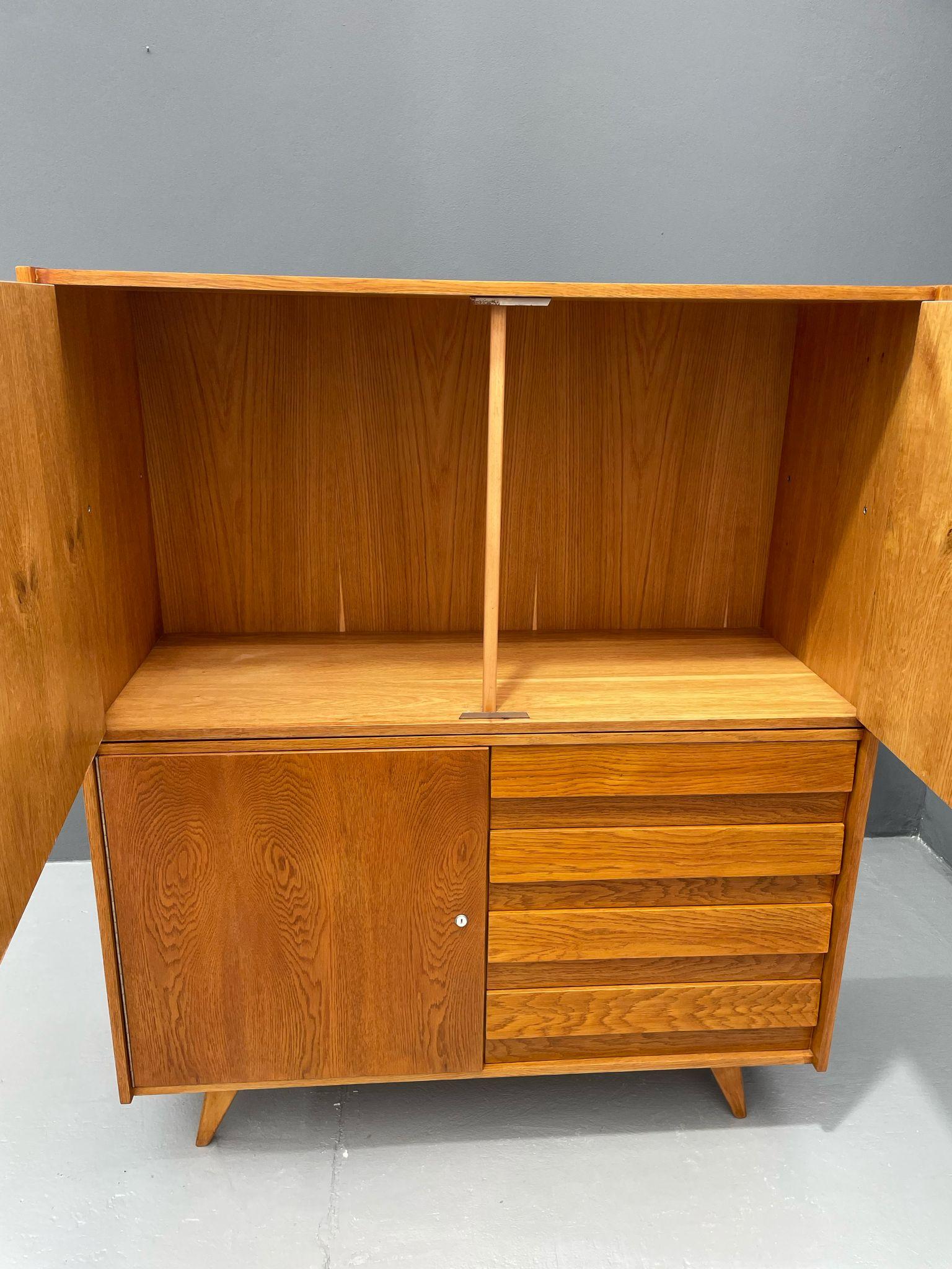 U-450 Cabinet in Oak by Jiří Jiroutek for Interiér Praha, Czechoslovakia, 1960s For Sale 6
