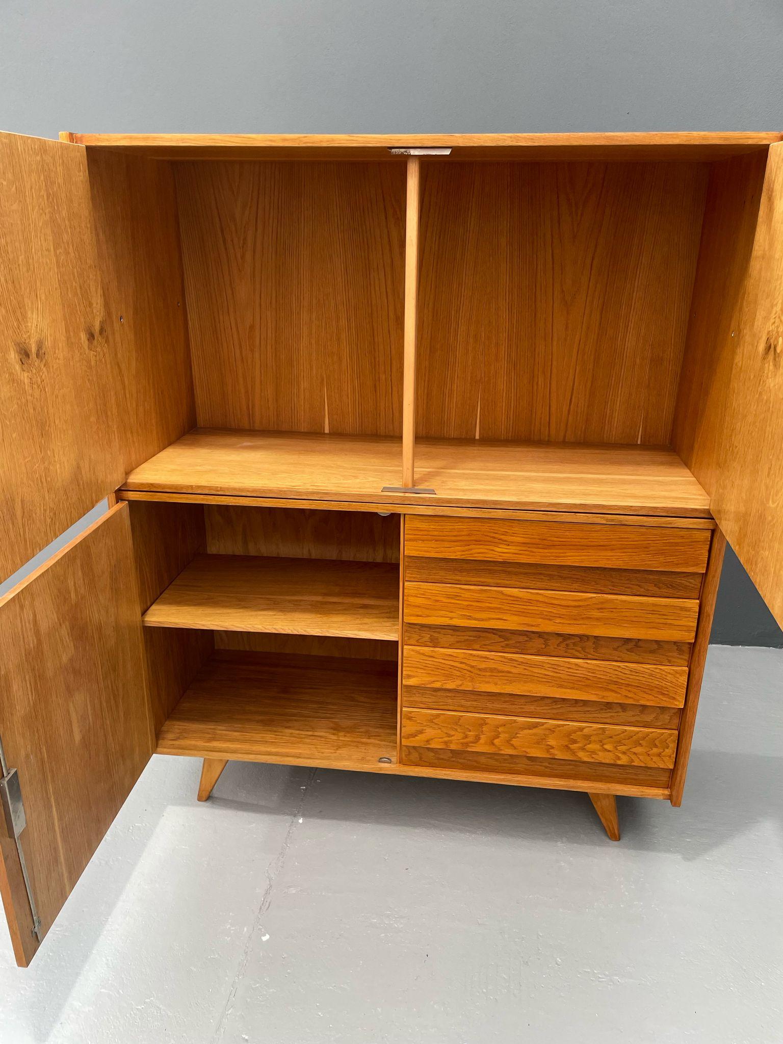 U-450 Cabinet in Oak by Jiří Jiroutek for Interiér Praha, Czechoslovakia, 1960s For Sale 8