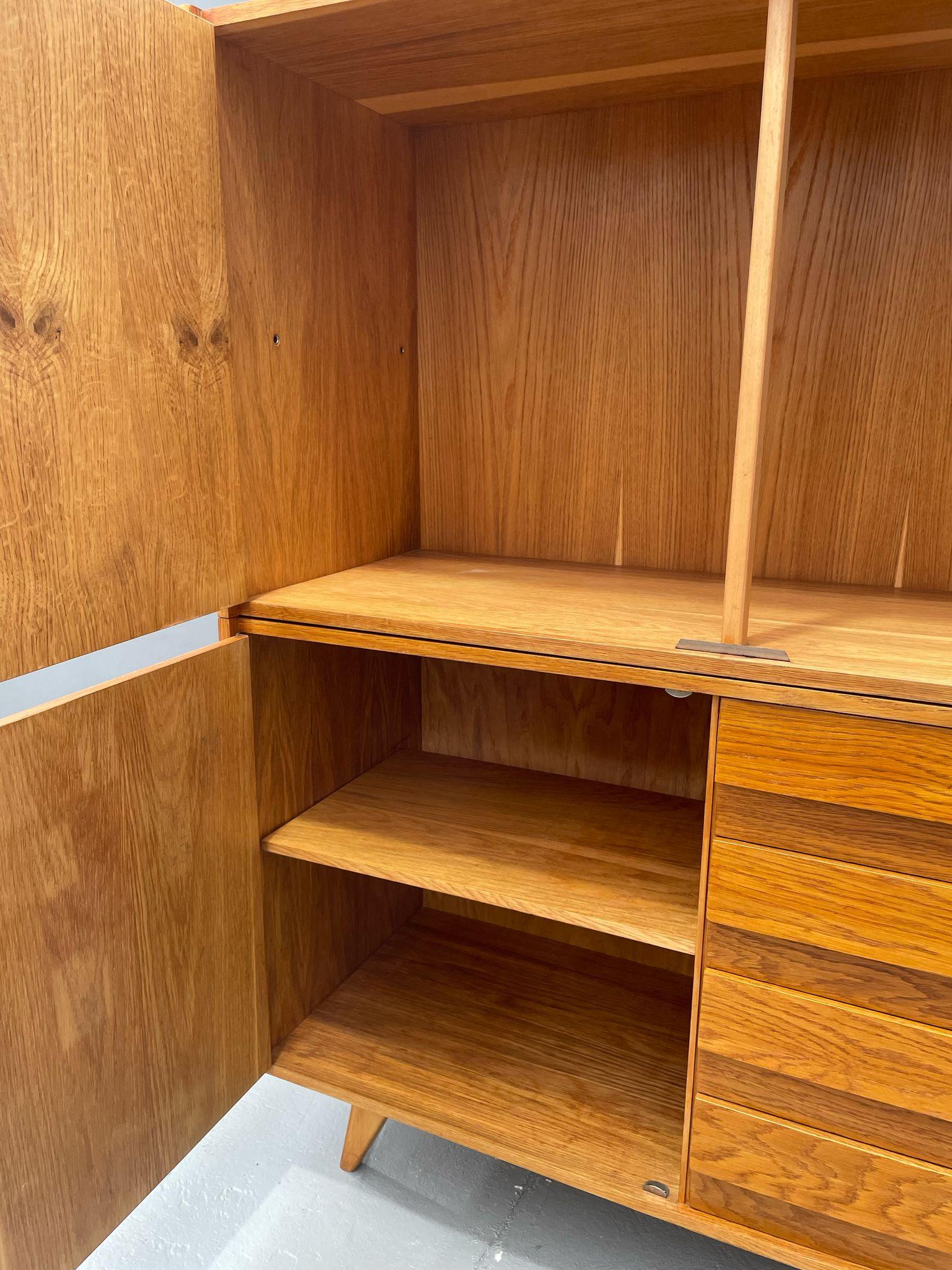 U-450 Cabinet in Oak by Jiří Jiroutek for Interiér Praha, Czechoslovakia, 1960s For Sale 9