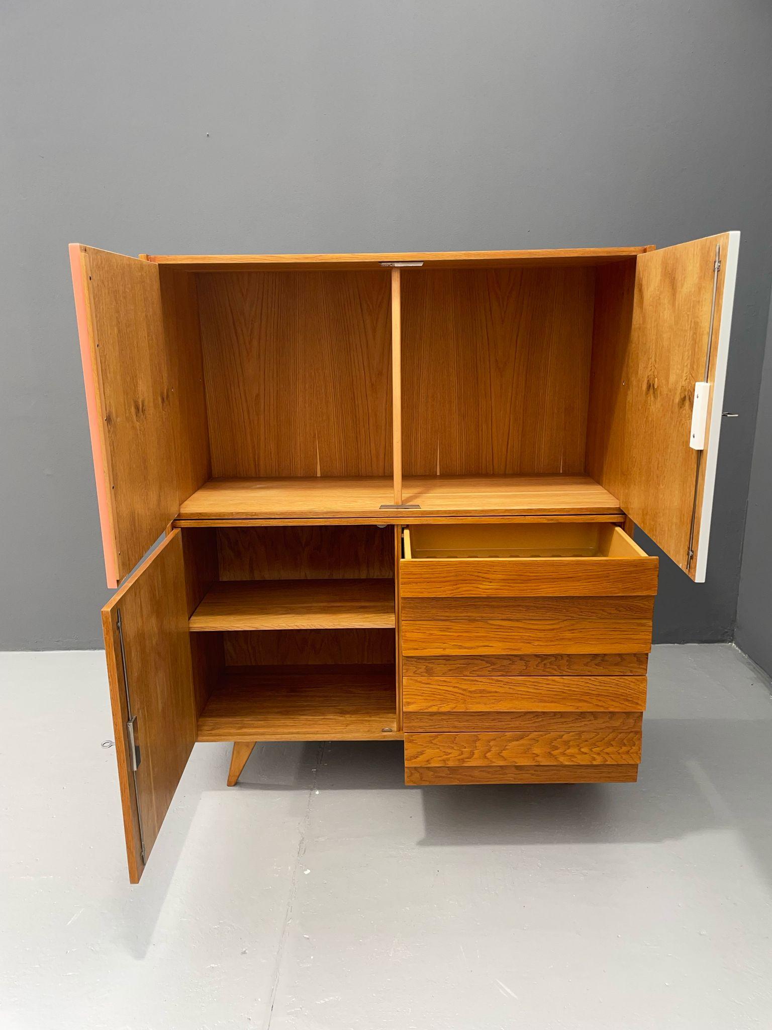 U-450 Cabinet in Oak by Jiří Jiroutek for Interiér Praha, Czechoslovakia, 1960s For Sale 11