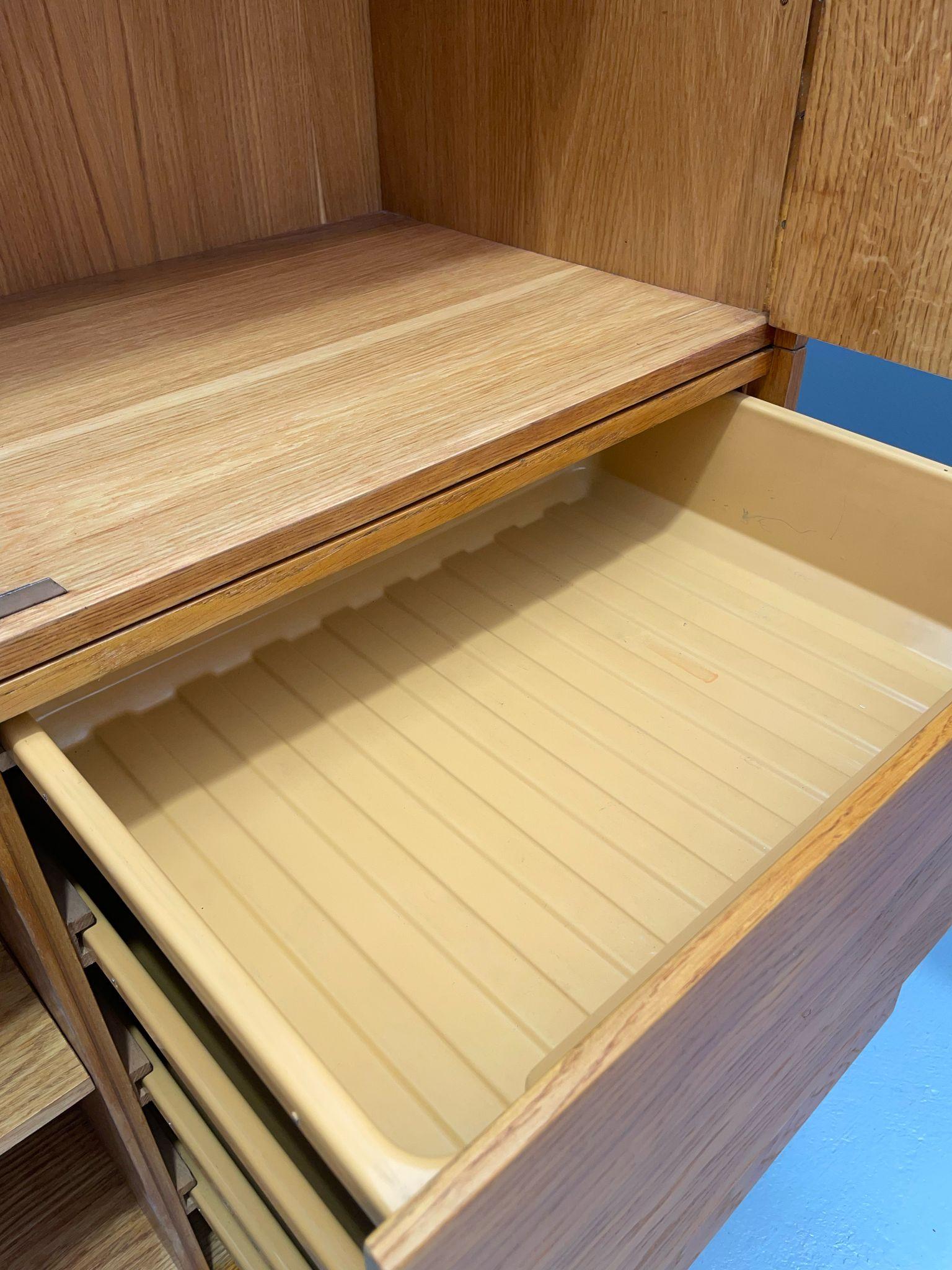 U-450 Cabinet in Oak by Jiří Jiroutek for Interiér Praha, Czechoslovakia, 1960s For Sale 12