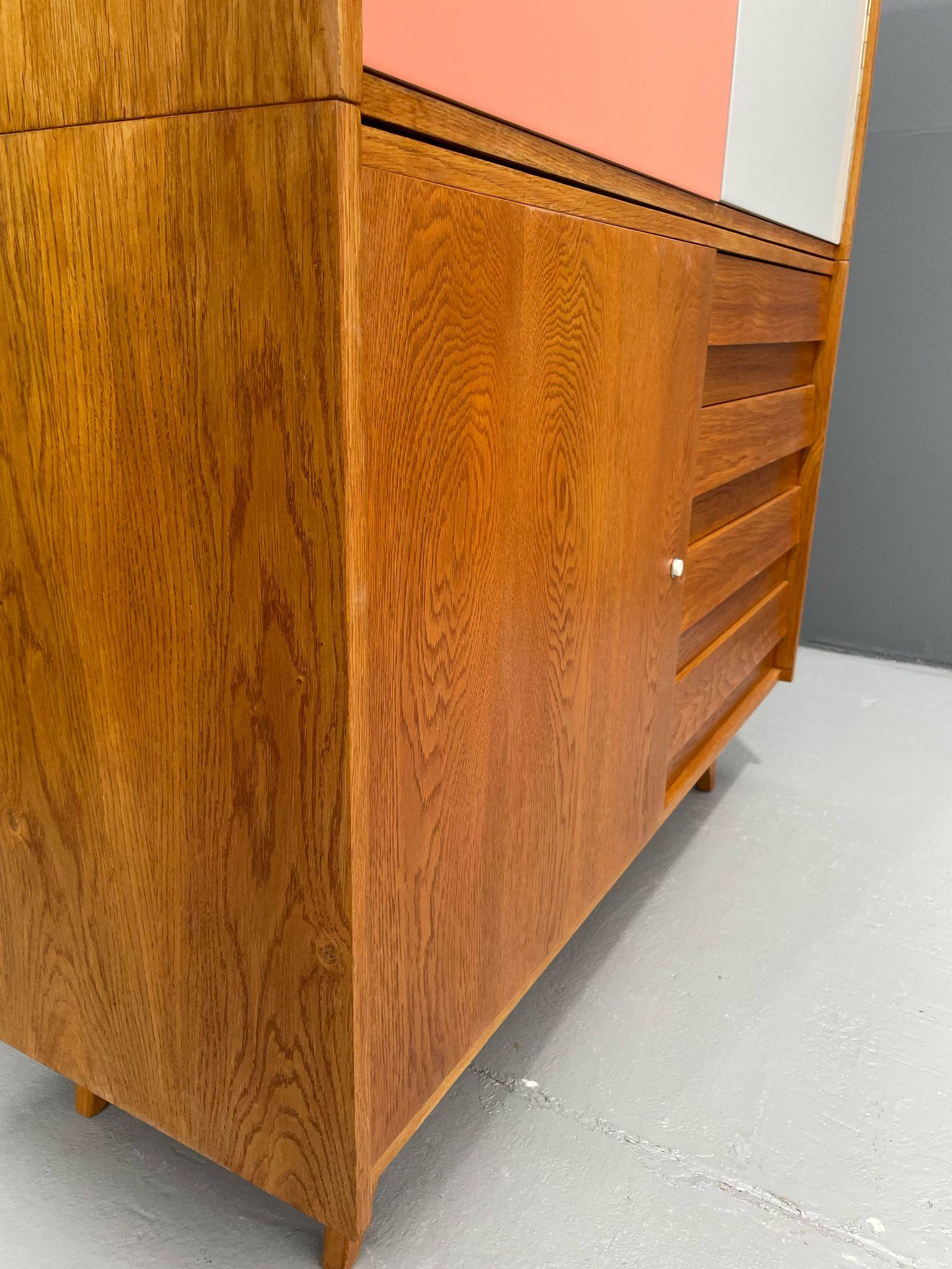 U-450 Cabinet in Oak by Jiří Jiroutek for Interiér Praha, Czechoslovakia, 1960s For Sale 1