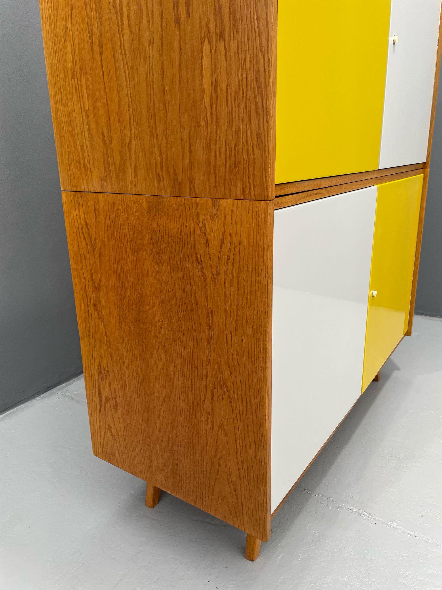 U-450 Cabinet in Oak veneer, Yellow & White Variant, Jiří Jiroutek for Interiér For Sale 3