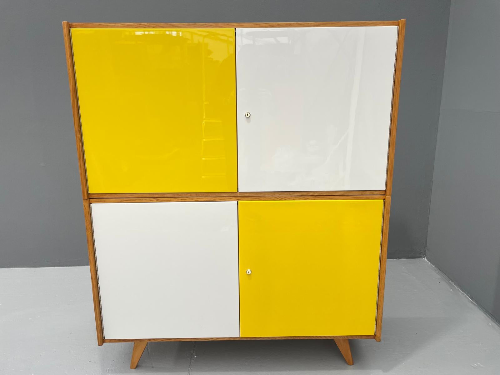 U-450 Cabinet in Oak veneer, Yellow & White Variant, Jiří Jiroutek for Interiér For Sale 7