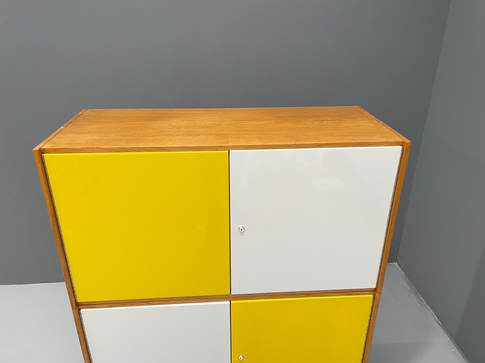 U-450 Cabinet in Oak veneer, Yellow & White Variant, Jiří Jiroutek for Interiér For Sale 8