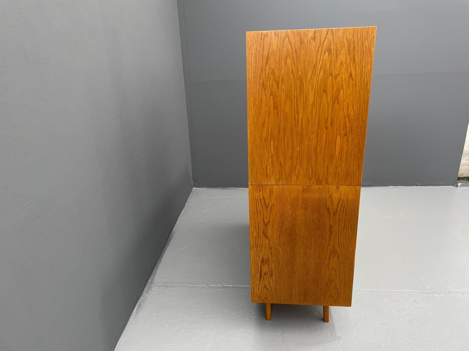 U-450 Cabinet in Oak veneer, Yellow & White Variant, Jiří Jiroutek for Interiér For Sale 11