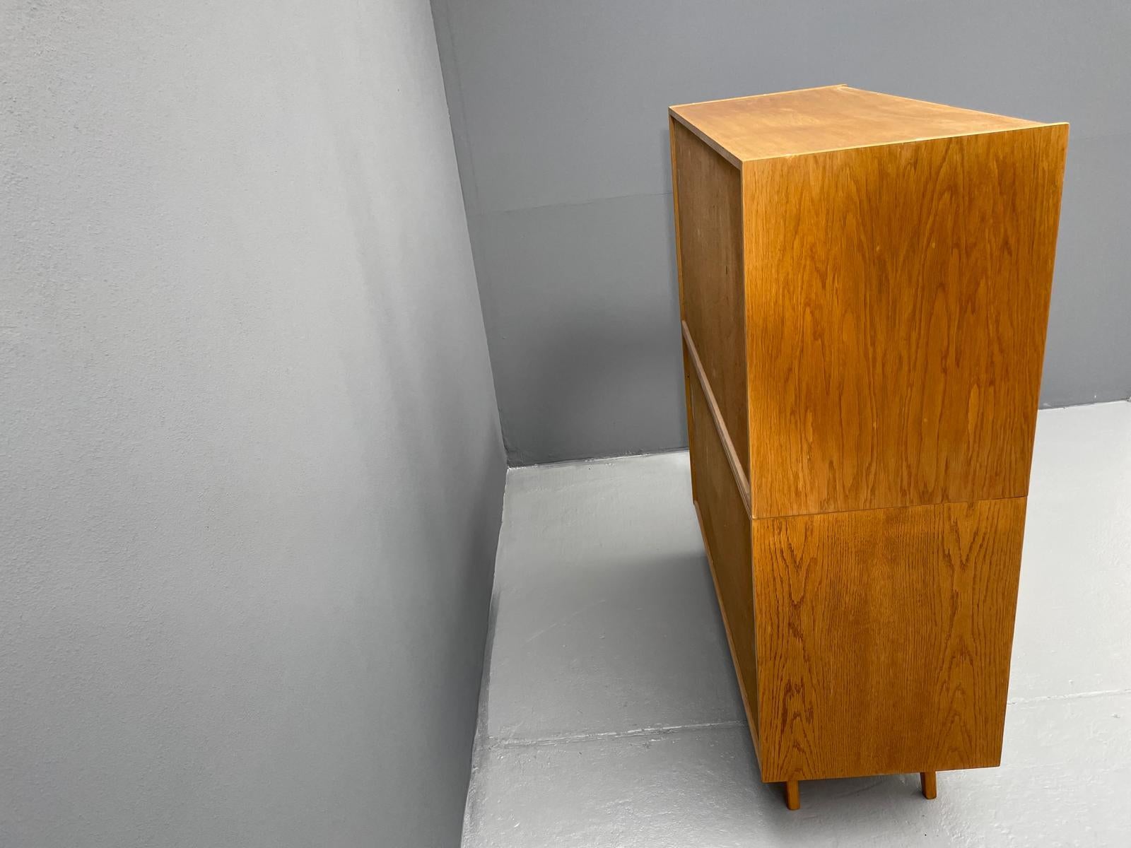 U-450 Cabinet in Oak veneer, Yellow & White Variant, Jiří Jiroutek for Interiér For Sale 12