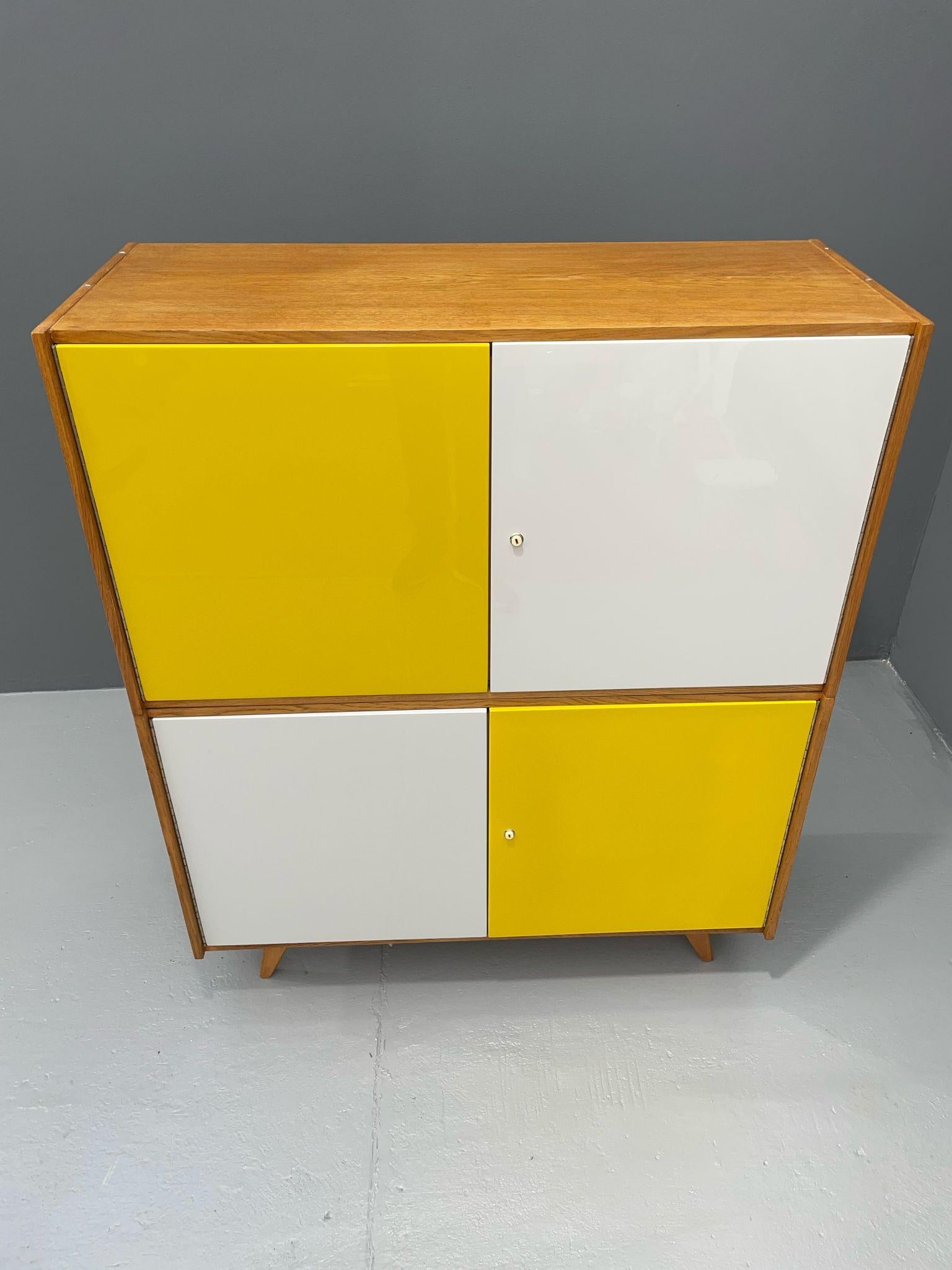 Czech U-450 Cabinet in Oak veneer, Yellow & White Variant, Jiří Jiroutek for Interiér For Sale