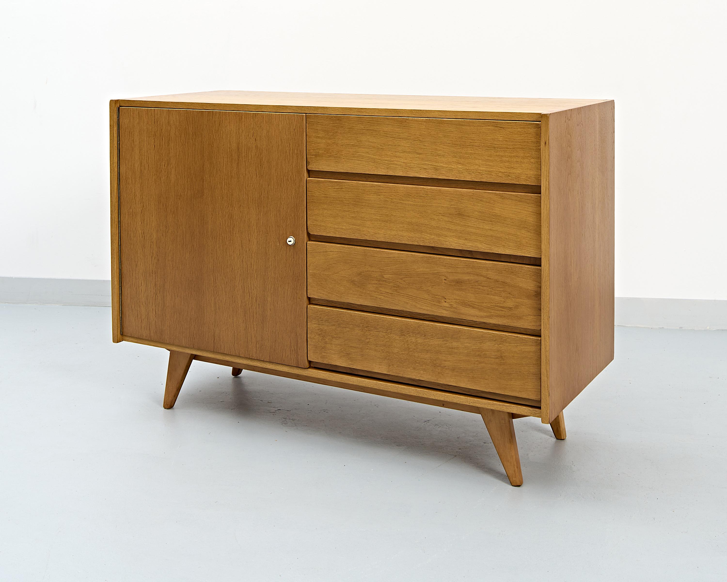 U-458 Sideboard by Jiri Jiroutek for Interior Prague, 1960s In Good Condition For Sale In Poznań, PL