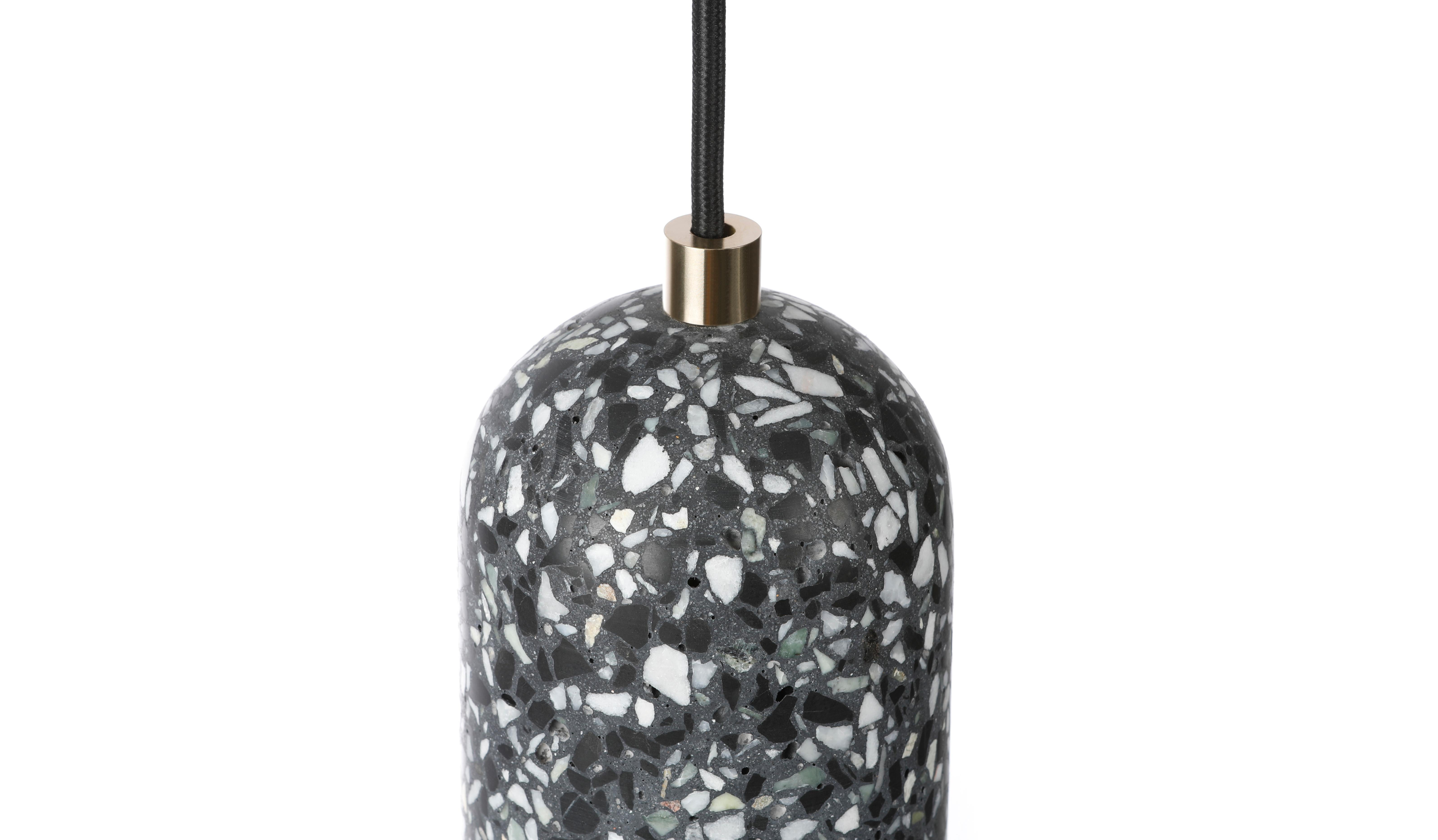 Schwarze Terrazzo-Hängelampe 'U' von Bentu Design (Industriell) im Angebot