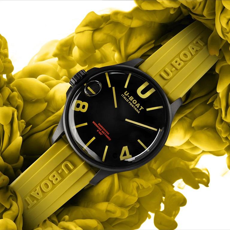 Montre U-Boat Darkmoon 44mm Cadran noir Bracelet caoutchouc jaune Acier inoxydable 9522 Unisexe en vente