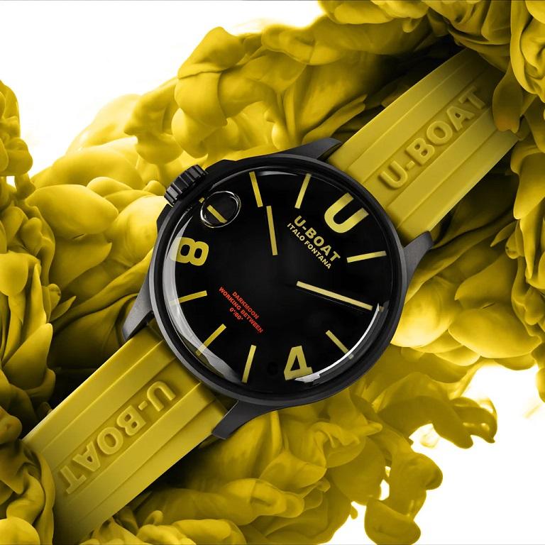U-Boat Darkmoon 44mm Schwarzes Zifferblatt Gelbes Gummiarmband Edelstahluhr 9522 für Damen oder Herren im Angebot