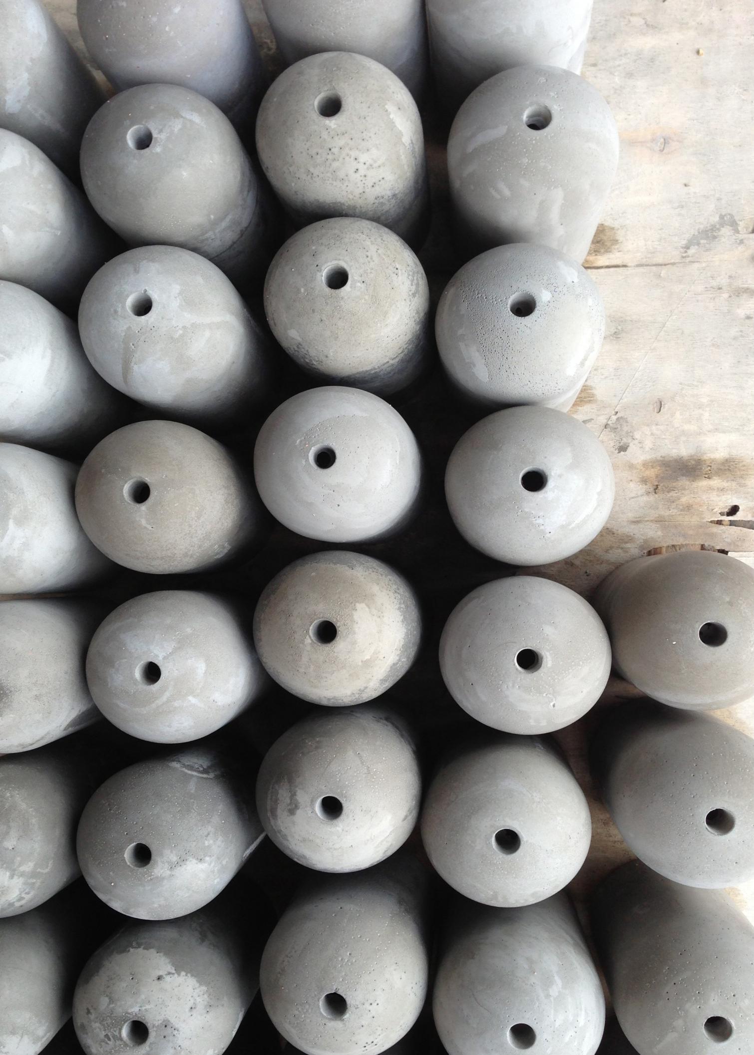 Béton Lampe à suspension en béton U de Bentu Design en vente