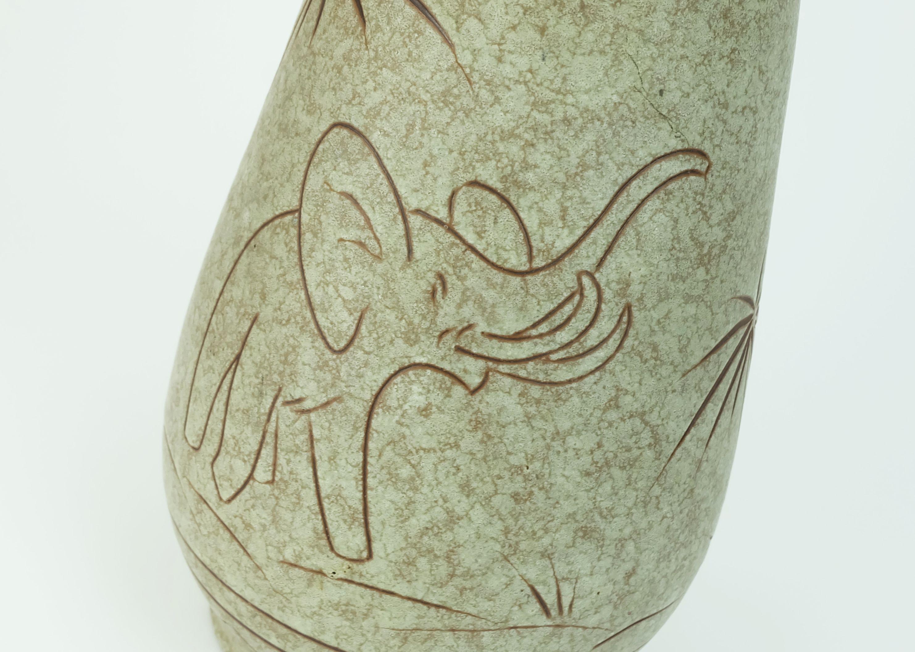 VASO u-keramik metà secolo modello n. 137/30 elefanti e palme decoro anni '60 in vendita 4