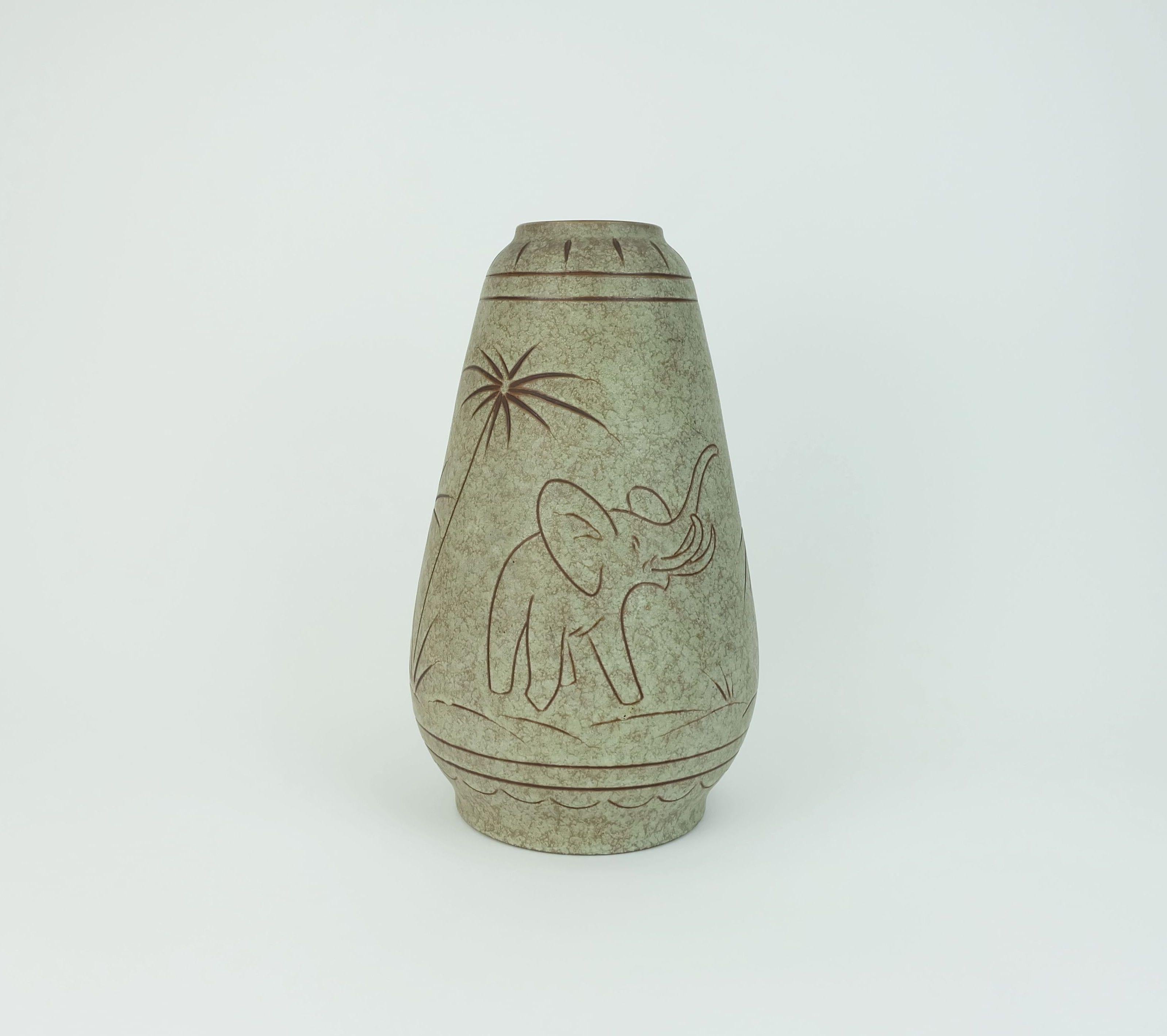 Tedesco VASO u-keramik metà secolo modello n. 137/30 elefanti e palme decoro anni '60 in vendita