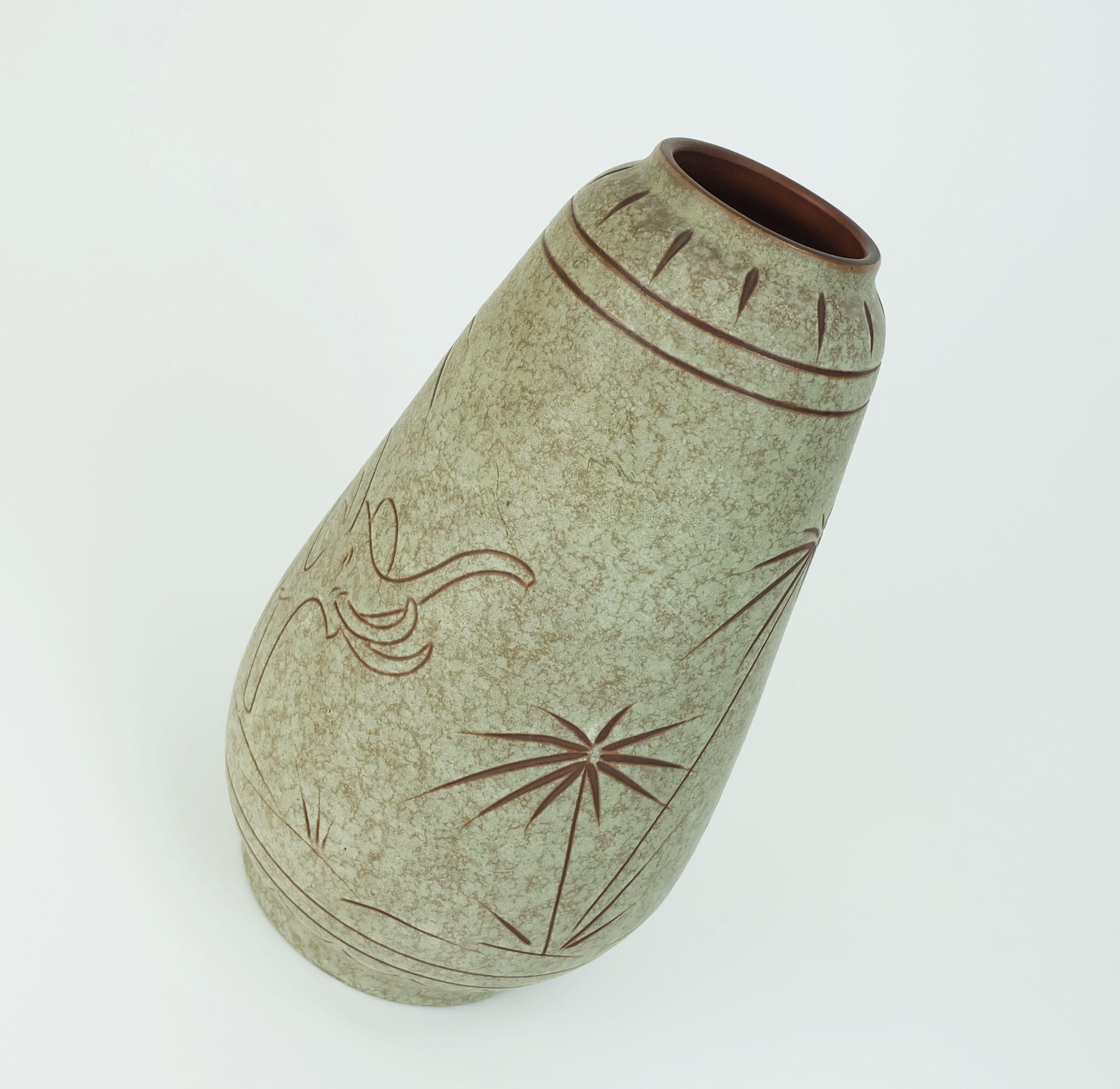 VASO u-keramik metà secolo modello n. 137/30 elefanti e palme decoro anni '60 In condizioni buone in vendita a Mannheim, DE