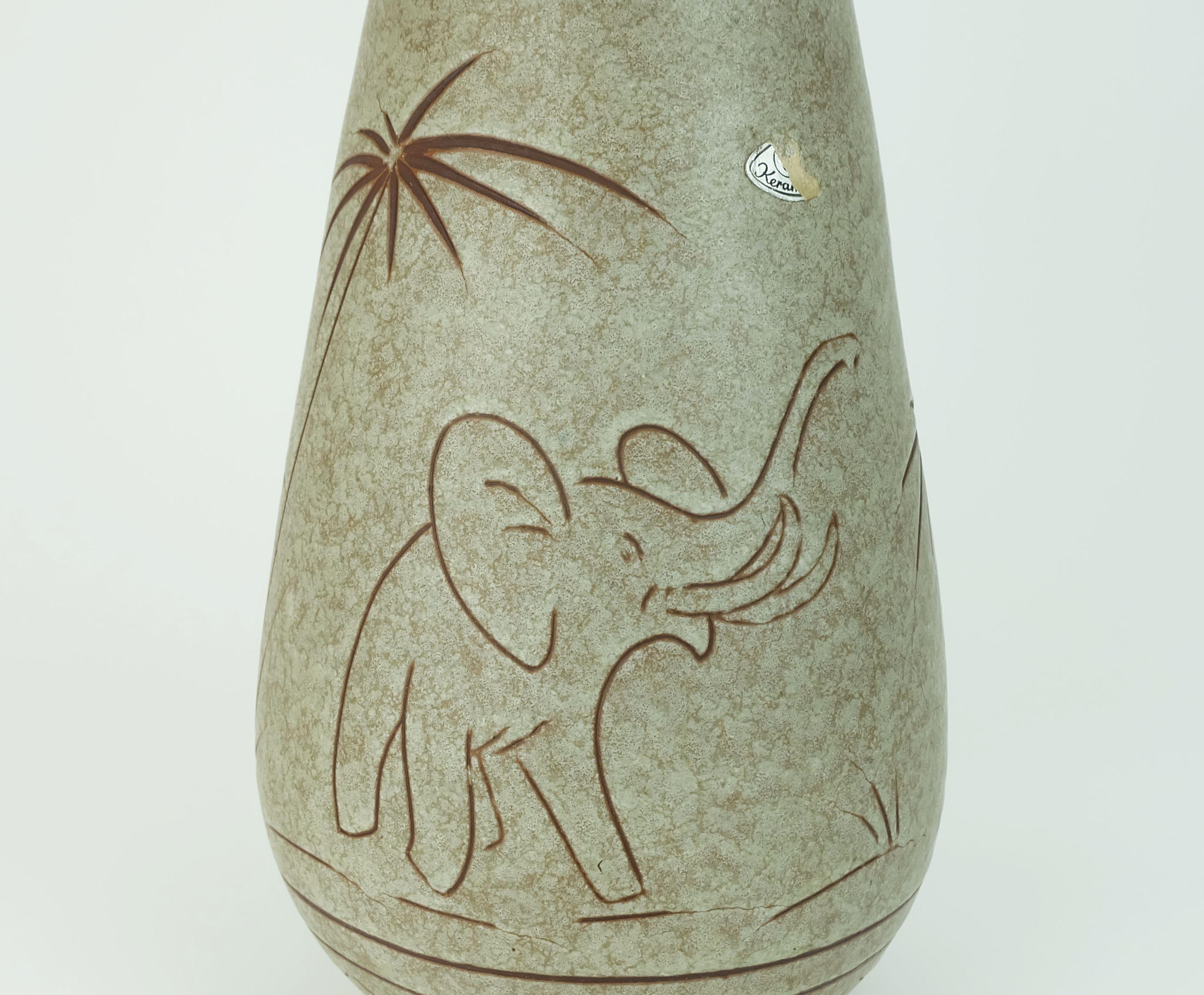 VASO u-keramik metà secolo modello n. 137/30 elefanti e palme decoro anni '60 in vendita 1