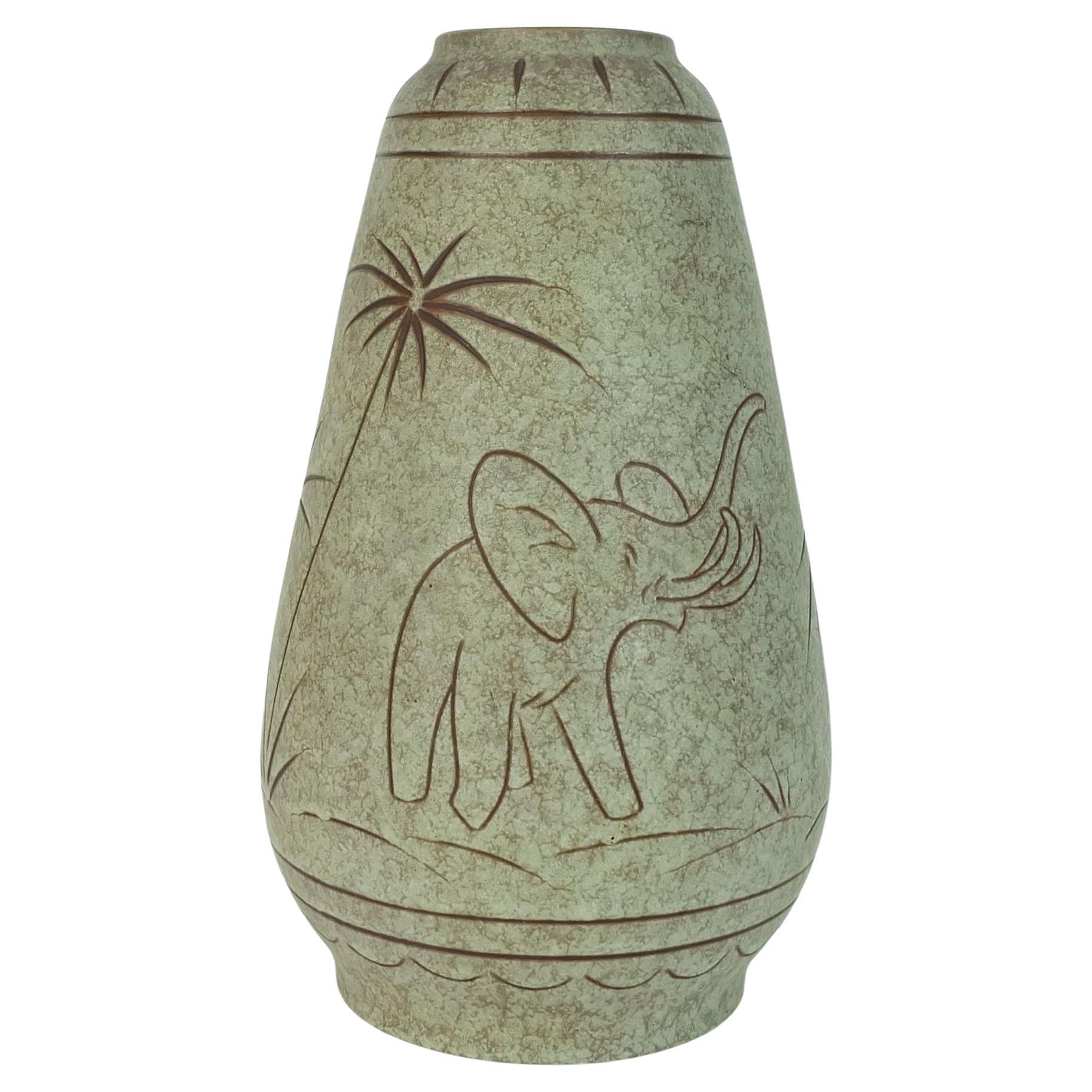 VASO u-keramik metà secolo modello n. 137/30 elefanti e palme decoro anni '60 in vendita