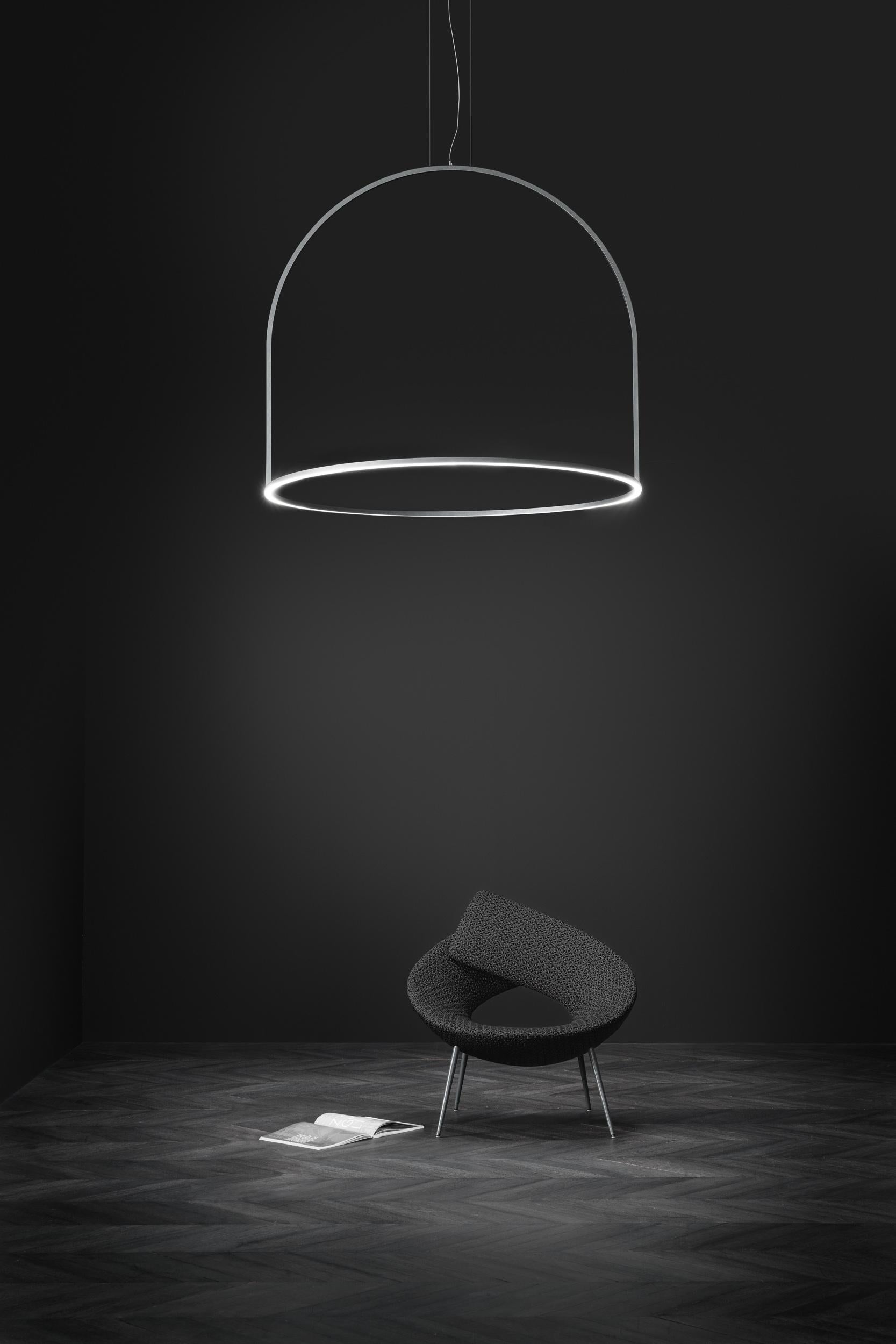 Iconic and high performing, the U-Light collection by Timo Ripatti is a graphic sculpture of circular aluminum elements, minimal and light, that decorate ceilings and walls. Representative of a craftsmanship and cutting-edge technology, all models