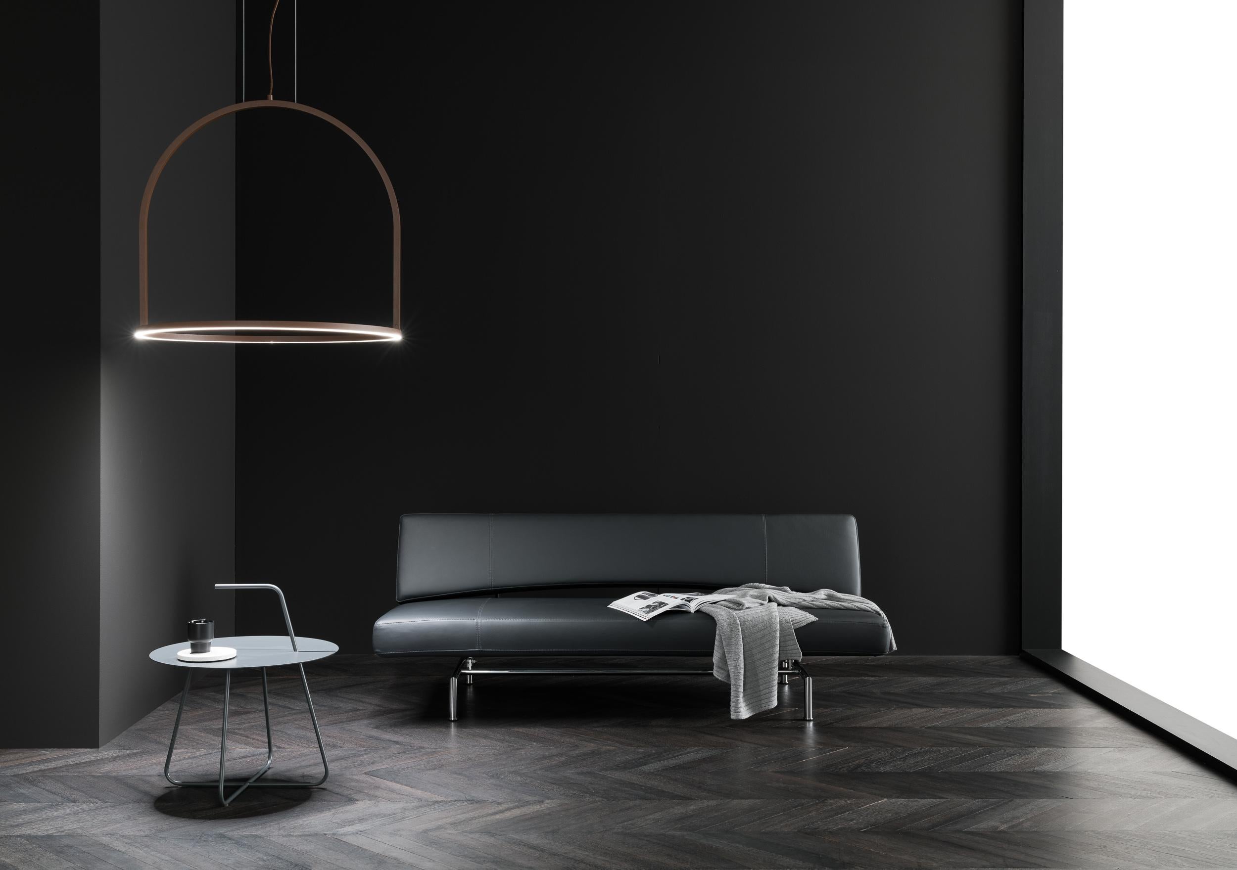 Iconic and high performing, the U-Light collection by Timo Ripatti is a graphic sculpture of circular aluminum elements, minimal and light, that decorate ceilings and walls. Representative of a craftsmanship and cutting-edge technology, all models