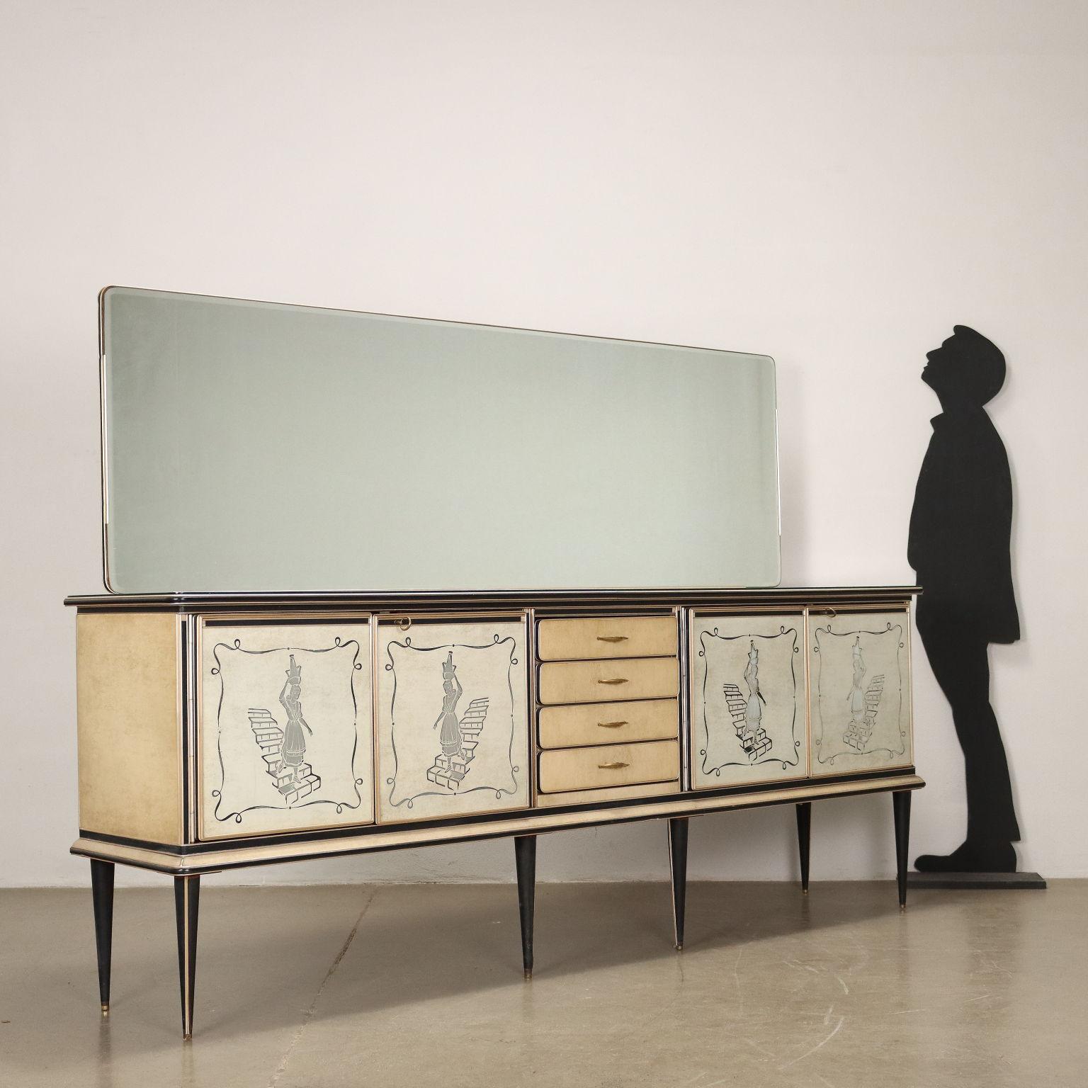 Buffet cabinet with mirror with hinged doors and central visible drawers; wood covered with vinyl material, doors with decorated glass, top with transparent glass, aluminum profiles.