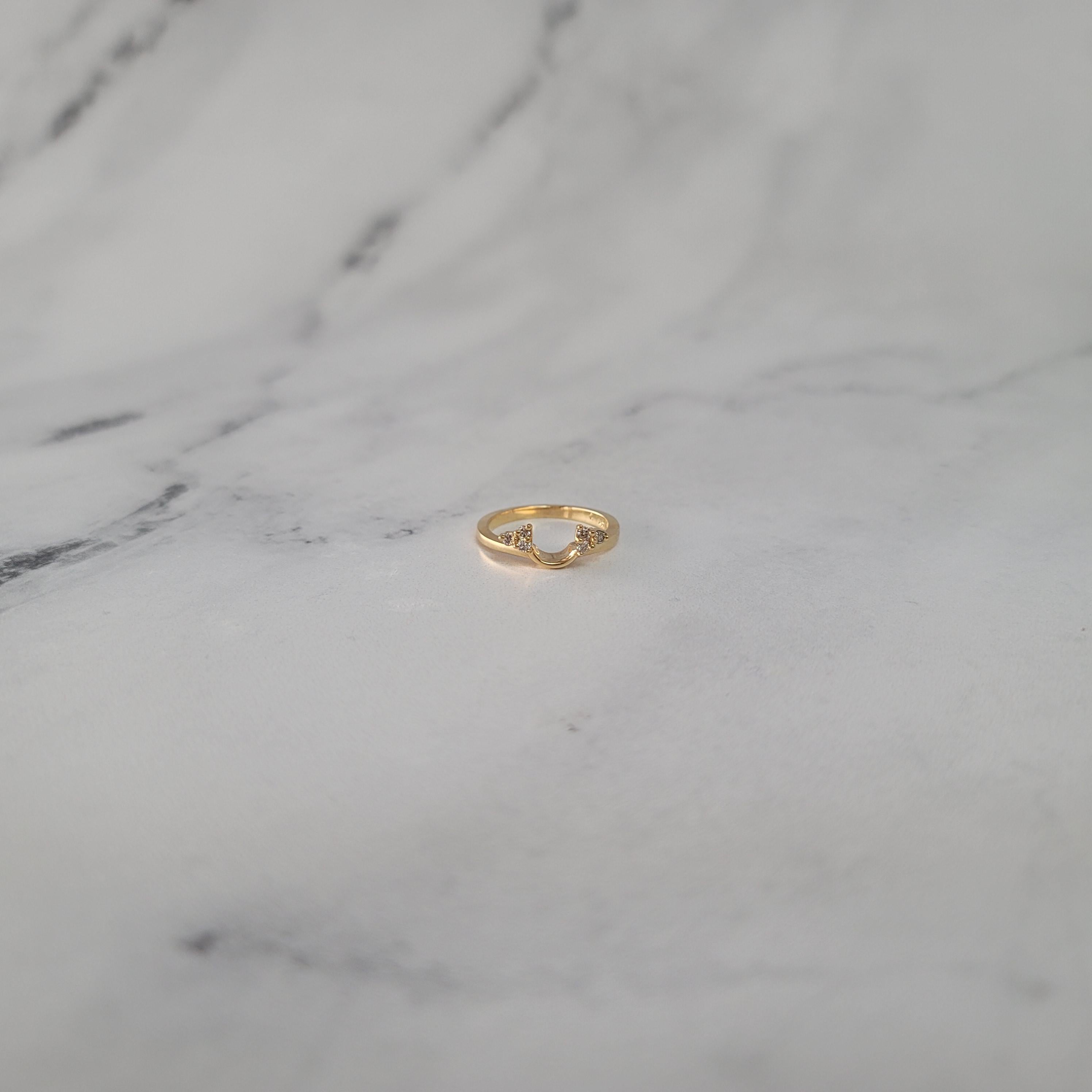 Taglio rotondo Anello con diamante a forma di U in vendita